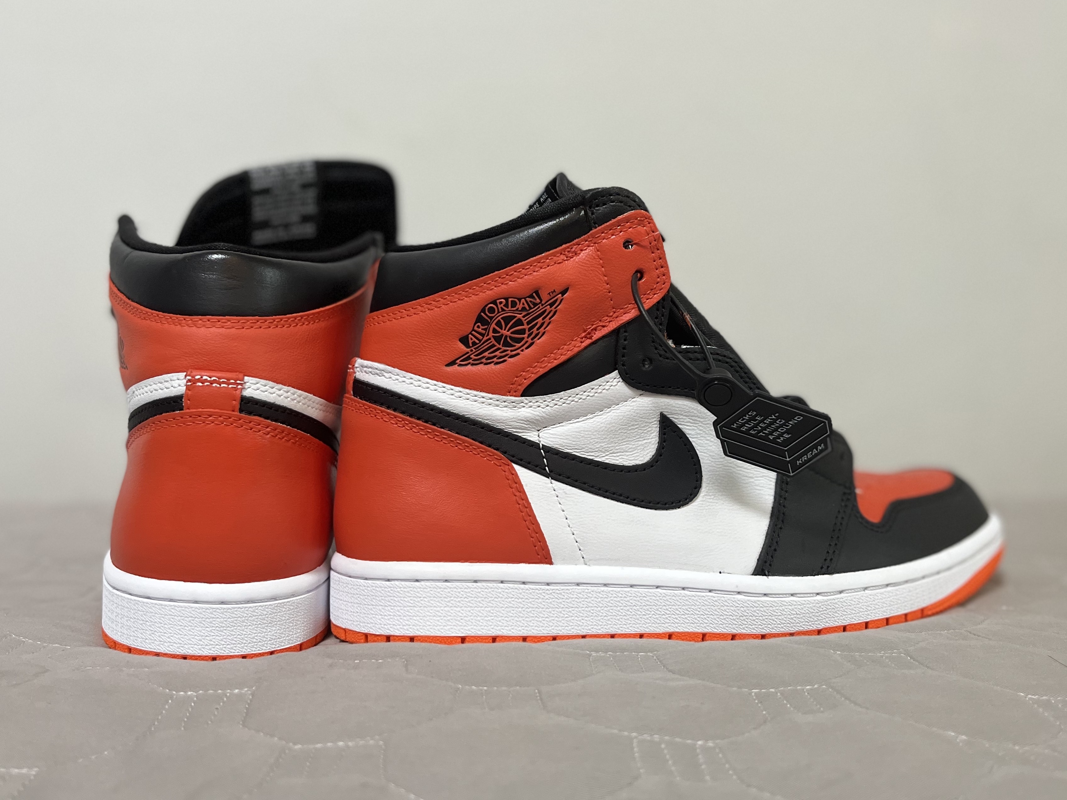 Jordan 1 Retro High OG Electro Orange, (GS) Jordan 1 Retro High OG Electro Orange 착용 스타일 - 1