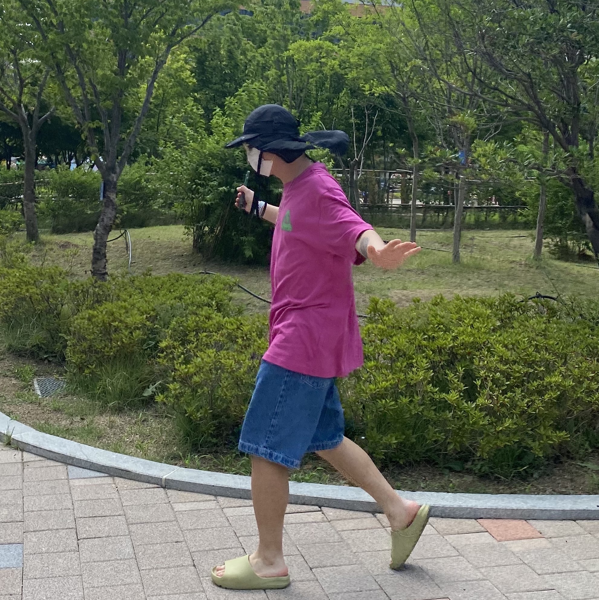 Nike x Matthew M Williams NRG AW84 Cap Black, Palace Tri-Slime T-Shirt Pink - 21SS 착용 스타일 - 1