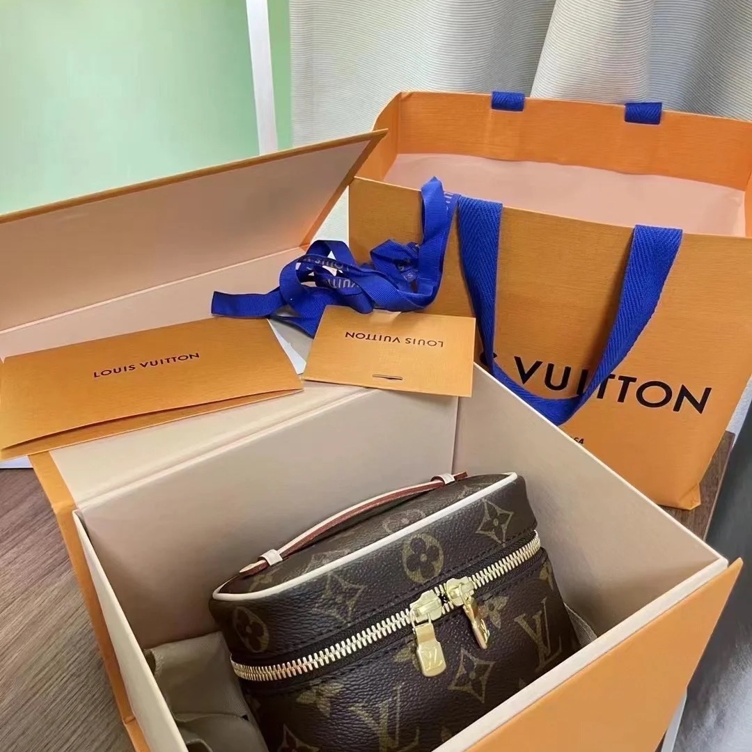 Louis Vuitton Nice Nano Toiletry Pouch Monogram 착용 스타일 - 5