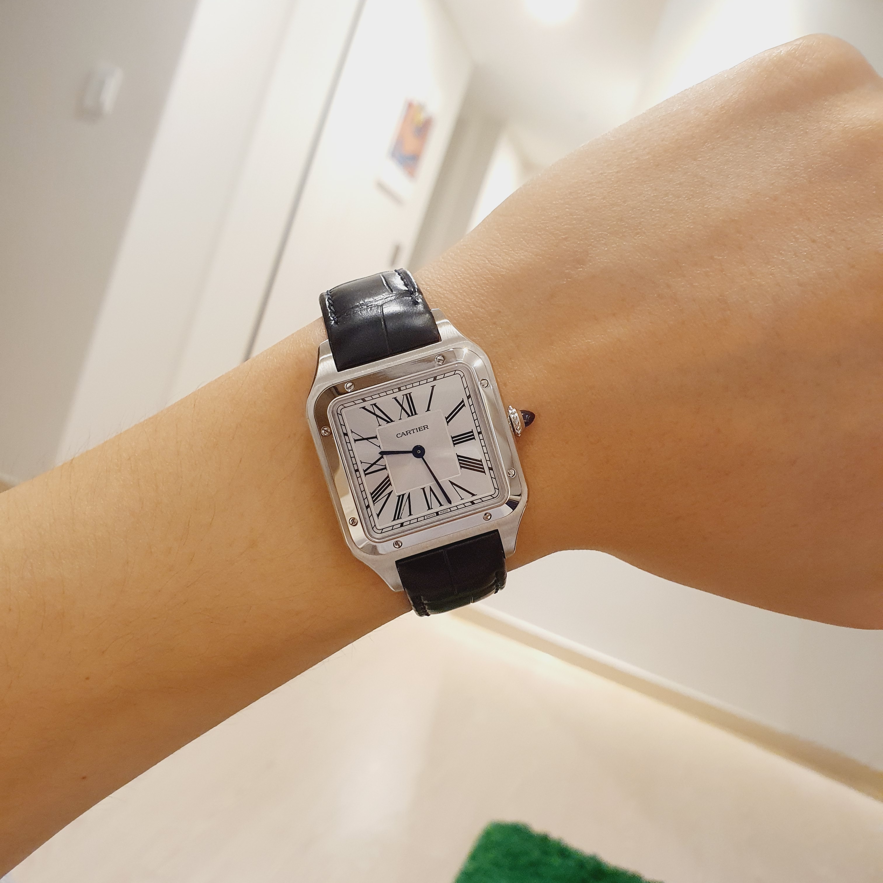 Cartier Santos Dumont Watch Large Quartz Steel Alligator Leather Navy Blue 착용 스타일
