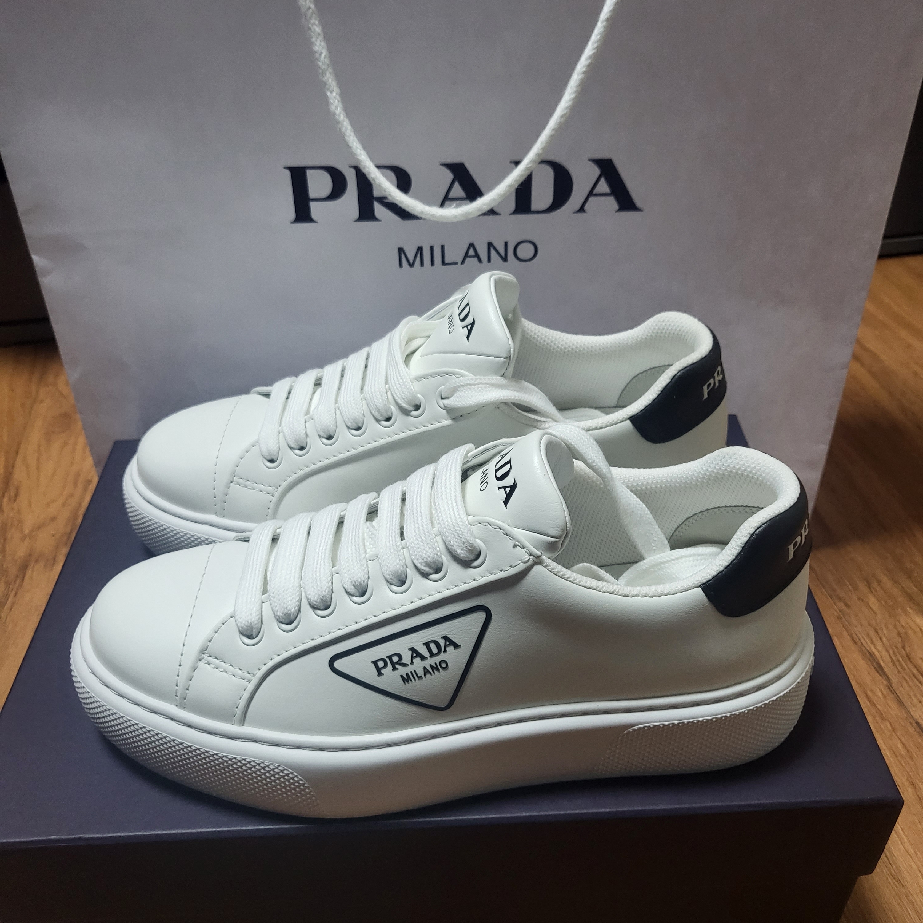 Prada District Leather Sneakers White 착용 스타일