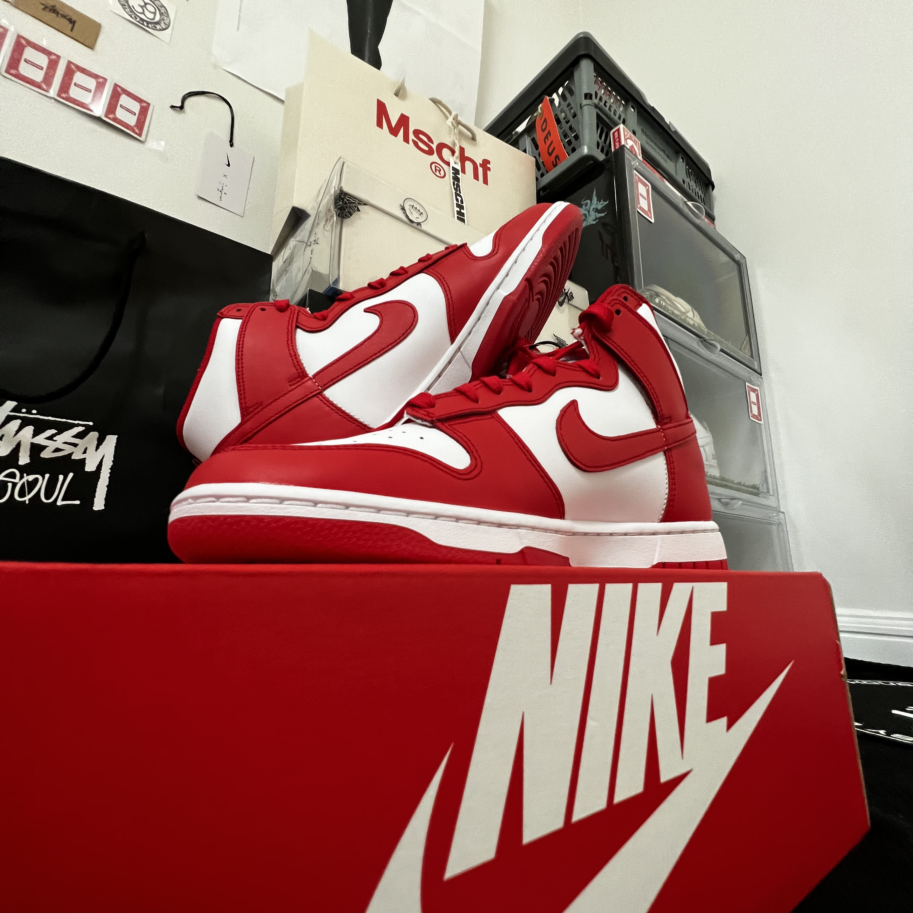 Jordan 1 x Travis Scott x Fragment Retro Low OG SP Military Blue, Nike x Supreme Air Force 1 Low White 착용 스타일 - 2