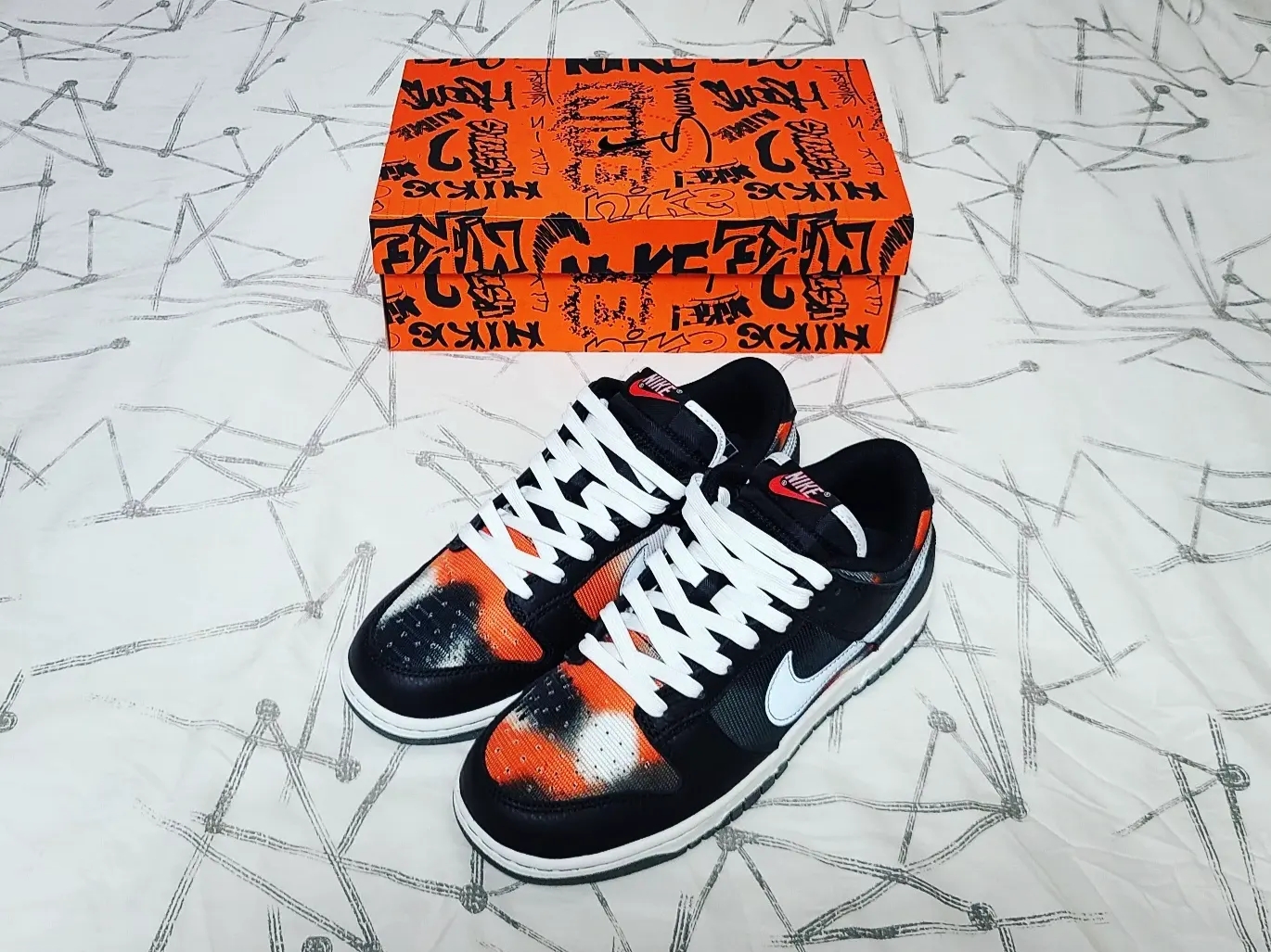 Nike Dunk Low Retro PRM Black and Tumbled Grey 착용 스타일 - 1
