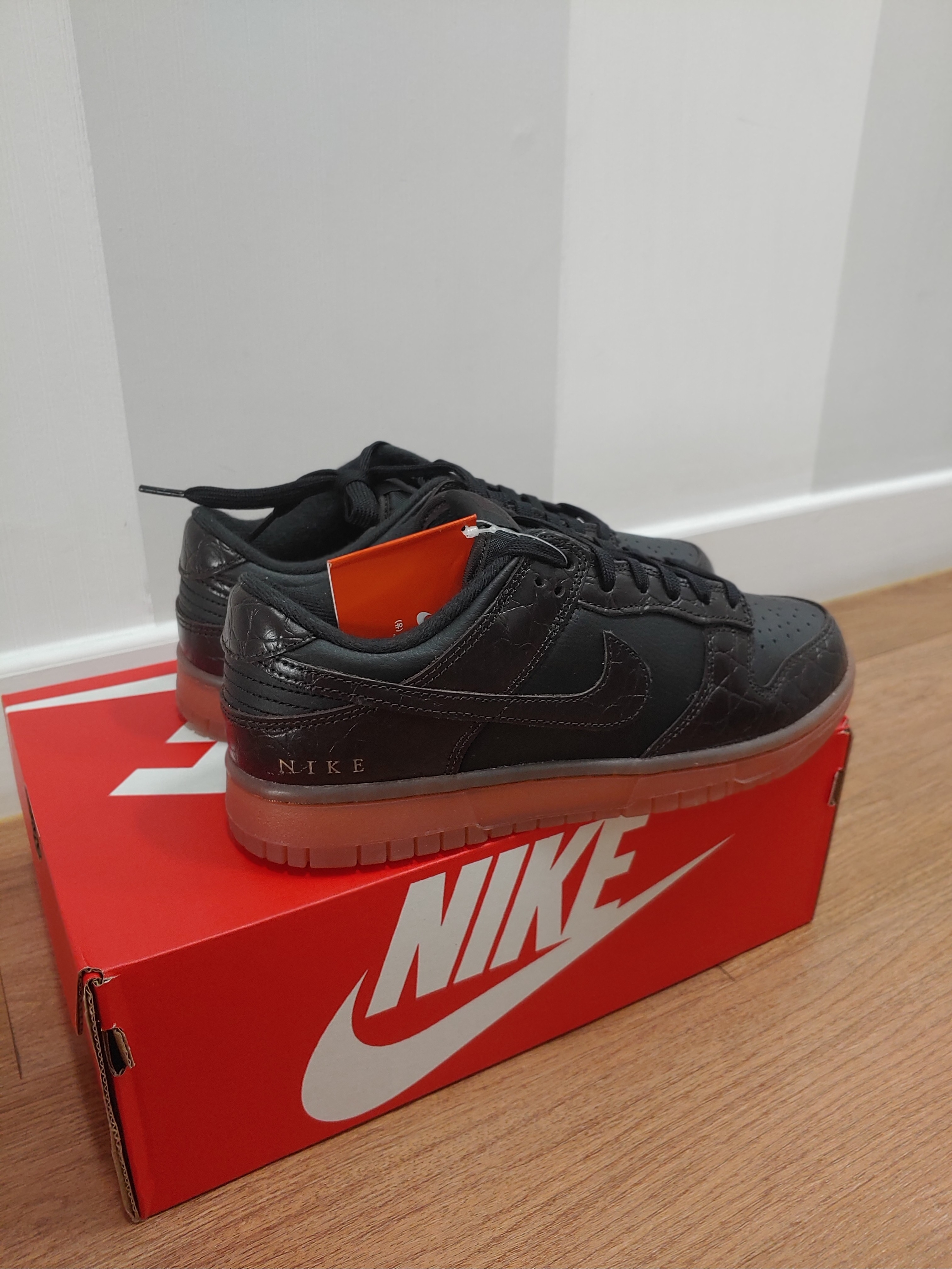 Nike Dunk Low SE Velvet Brown and Black 착용 스타일 - 2