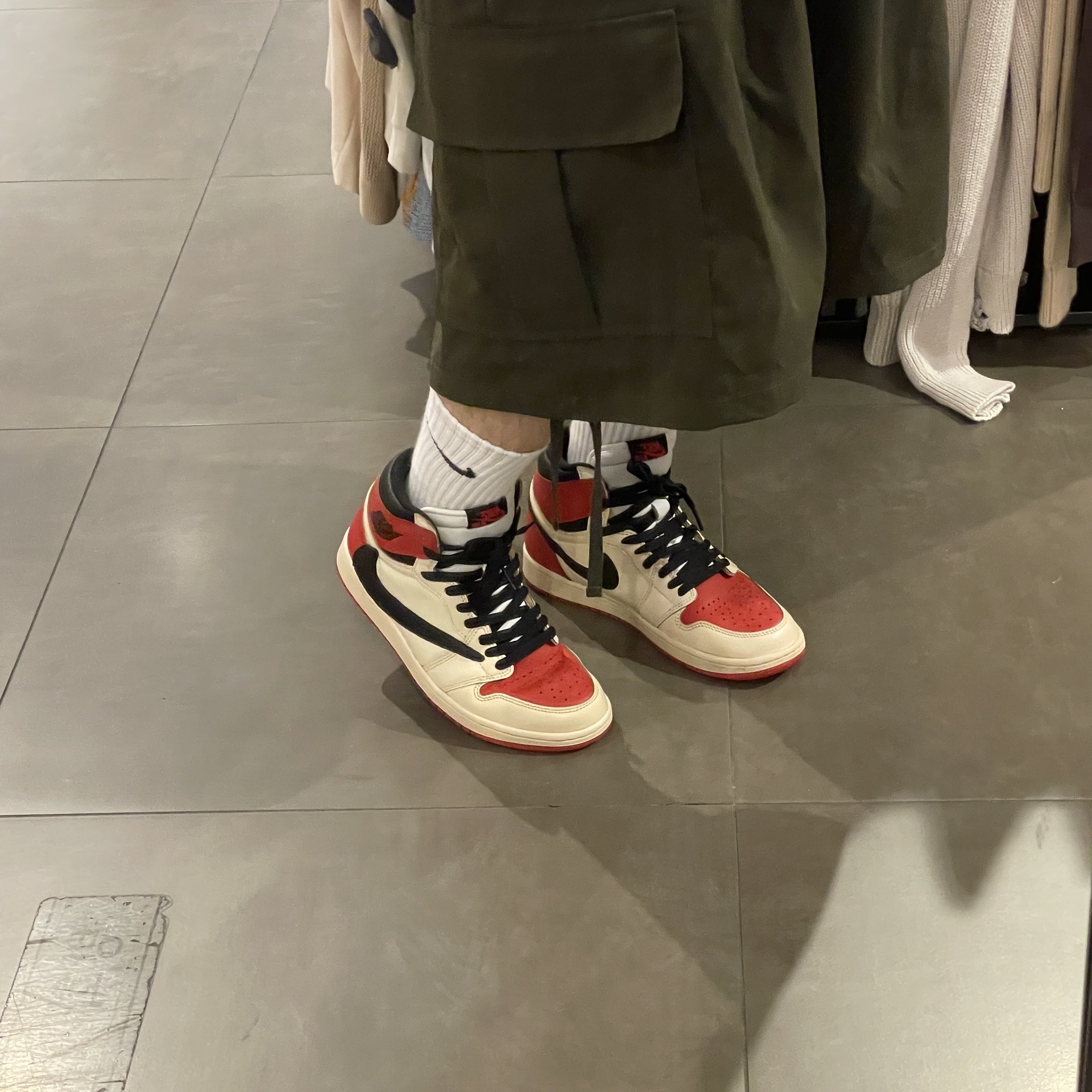 Jordan 1 Retro High OG Heritage, Jordan 1 x Travis Scott x Fragment Retro High OG SP Military Blue 착용 스타일 - 3