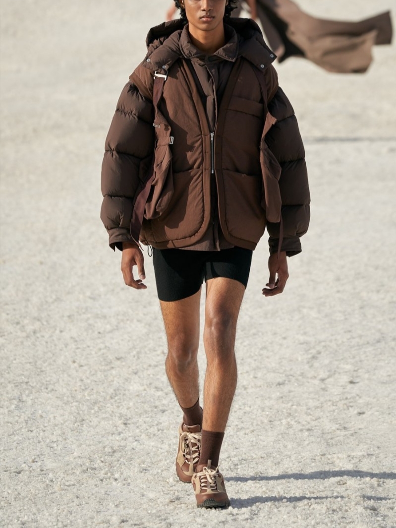 Nike x Jacquemus Air Humara LX Ale Brown and Gold 착용 스타일 - 4