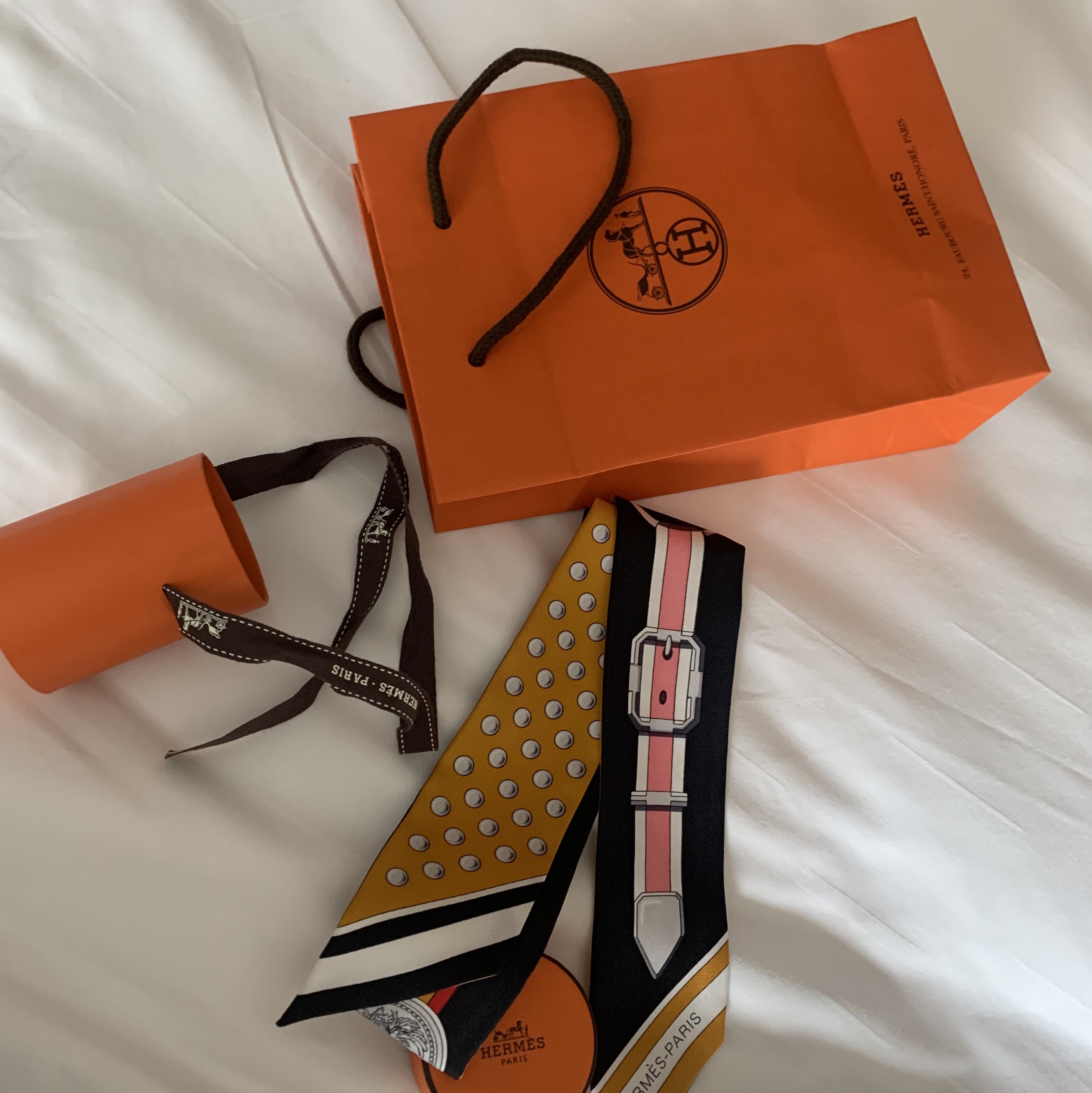 (W) Hermes Grand Tralala Twilly Miel Noir Multicolore 착용 스타일 - 1