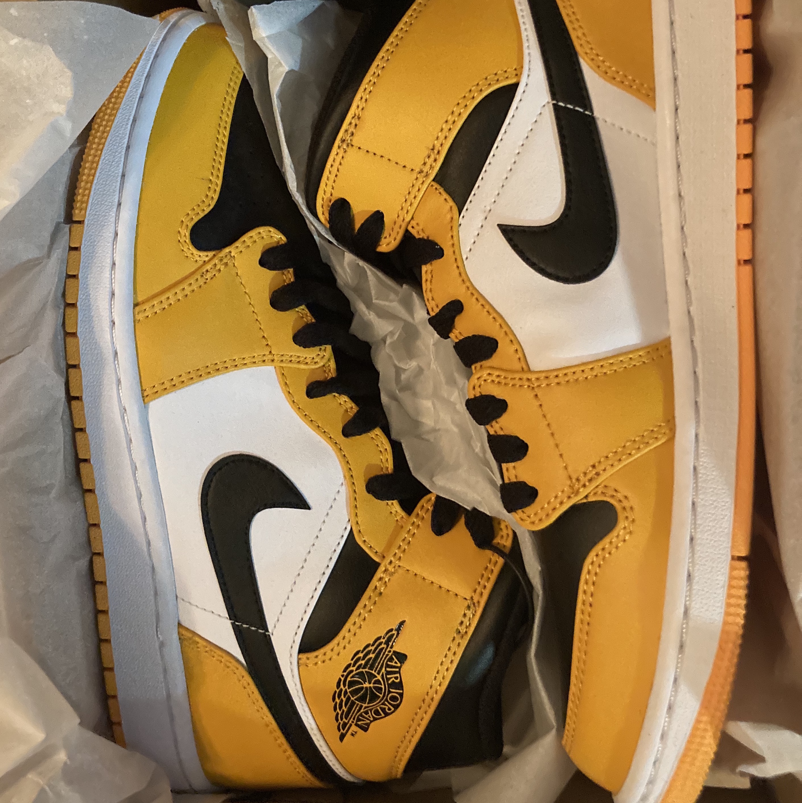 Jordan 1 Mid Taxi 착용 스타일
