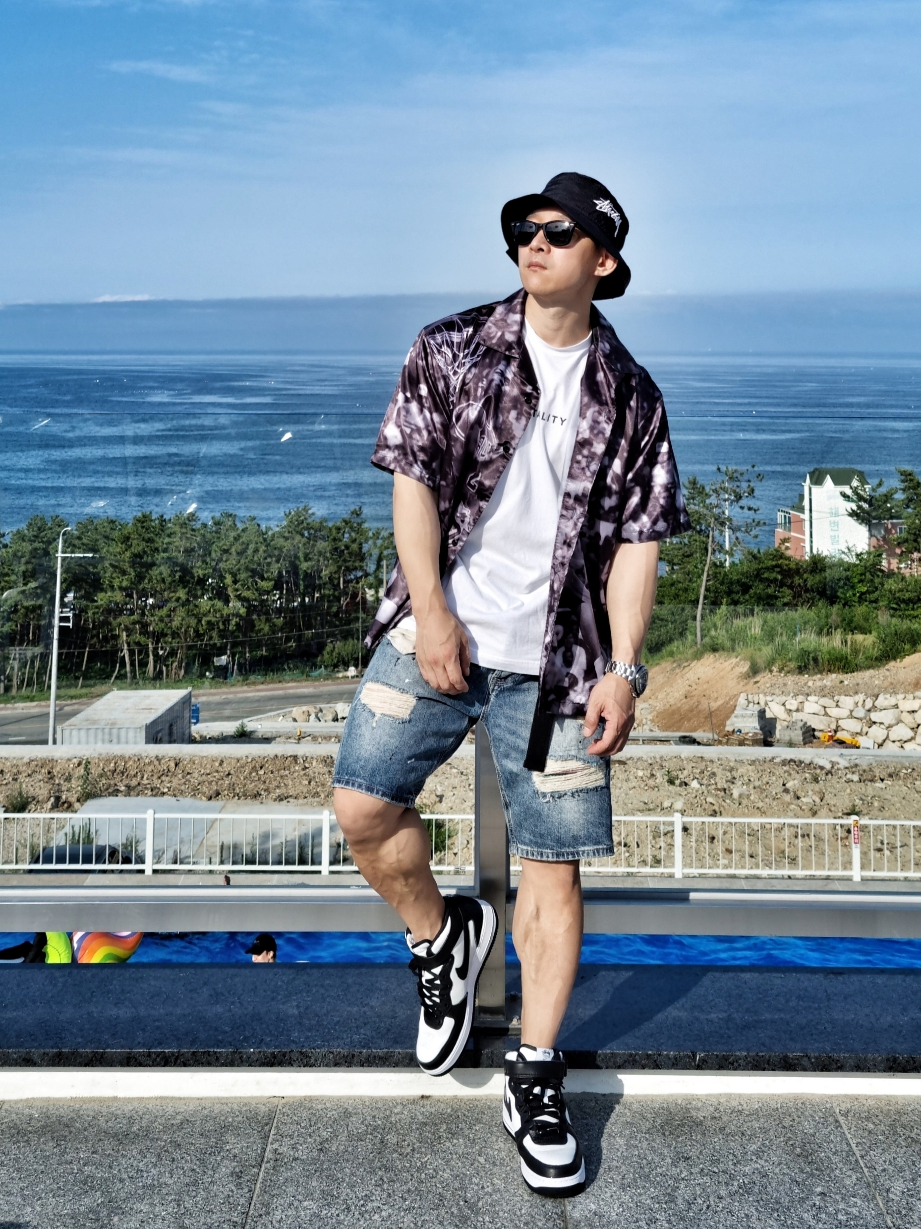 Nike x Stussy Bucket Hat Black, Jordan x A Ma Maniere Satin Button Up Shirt Black - Asia 착용 스타일 - 1