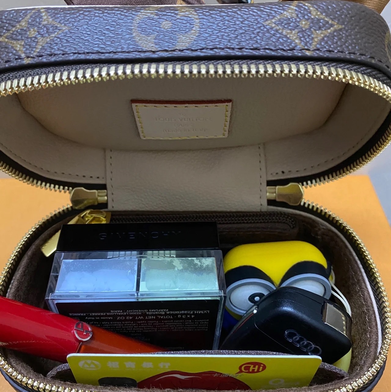 Louis Vuitton Nice Nano Toiletry Pouch Monogram 착용 스타일 - 3