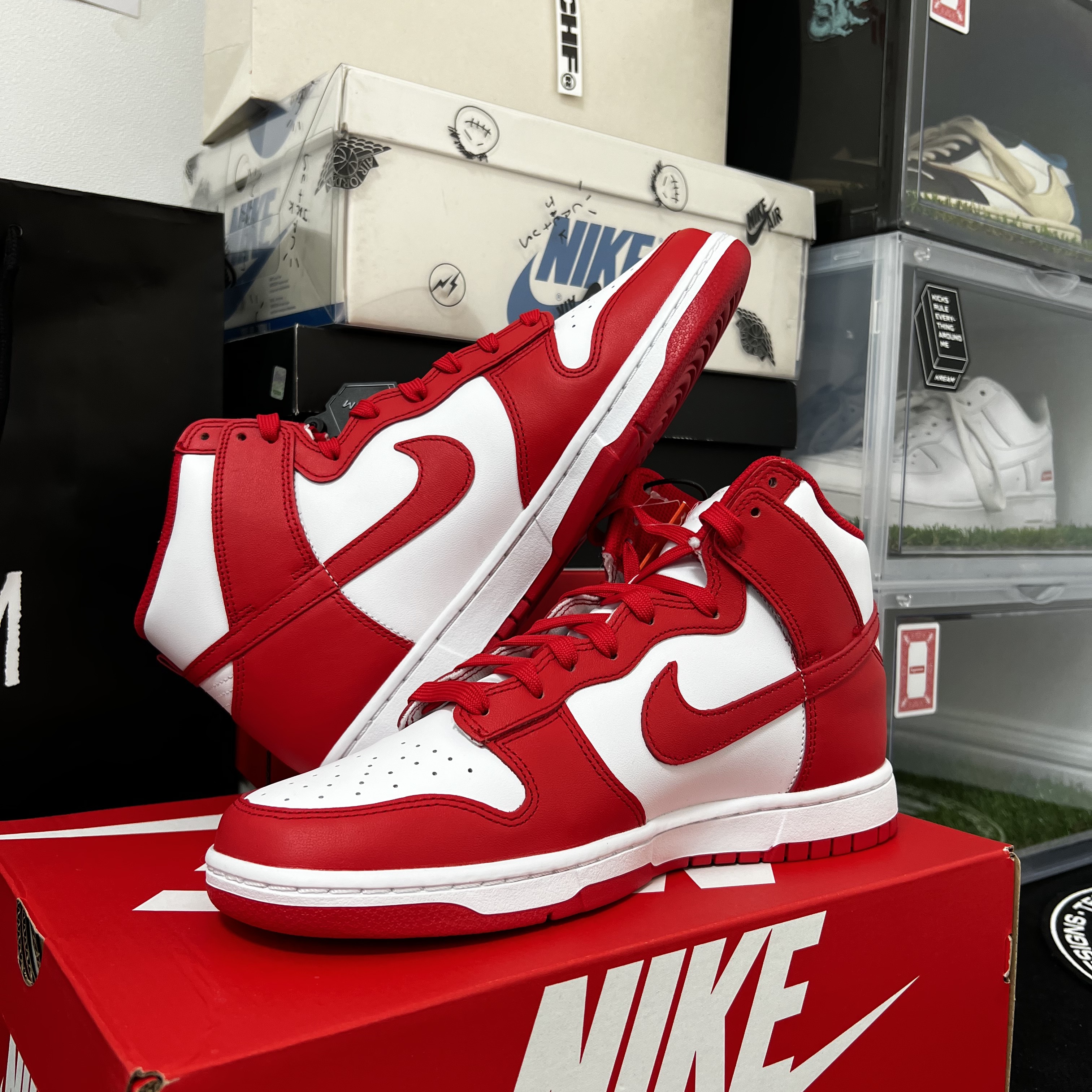 Jordan 1 x Travis Scott x Fragment Retro Low OG SP Military Blue, Nike x Supreme Air Force 1 Low White 착용 스타일 - 3
