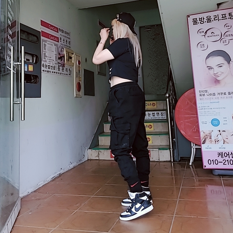 Nike x Ambush Dunk High Black 착용 스타일 - 2