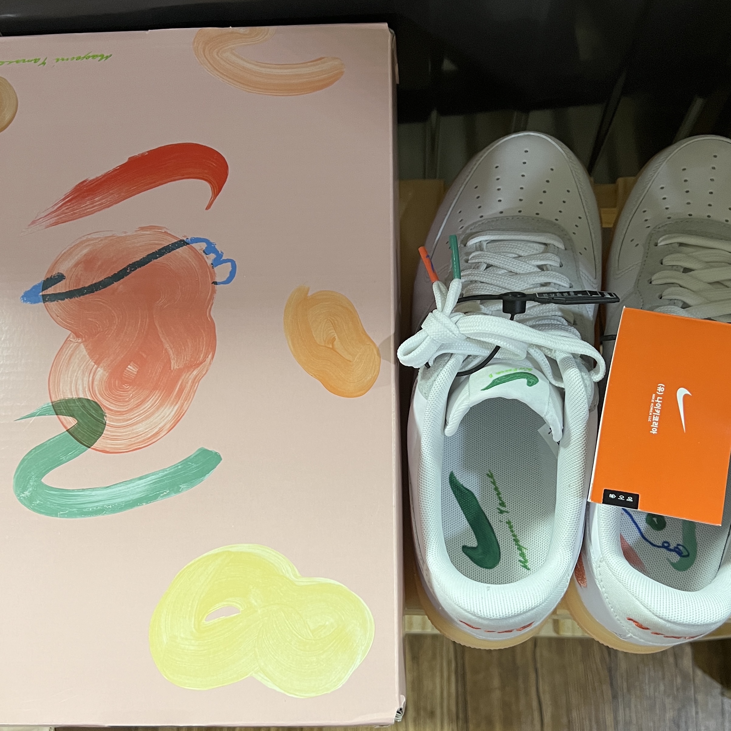 Nike x Mayumi Yamase Air Force 1 Flyleather Solar Red 착용 스타일 - 1