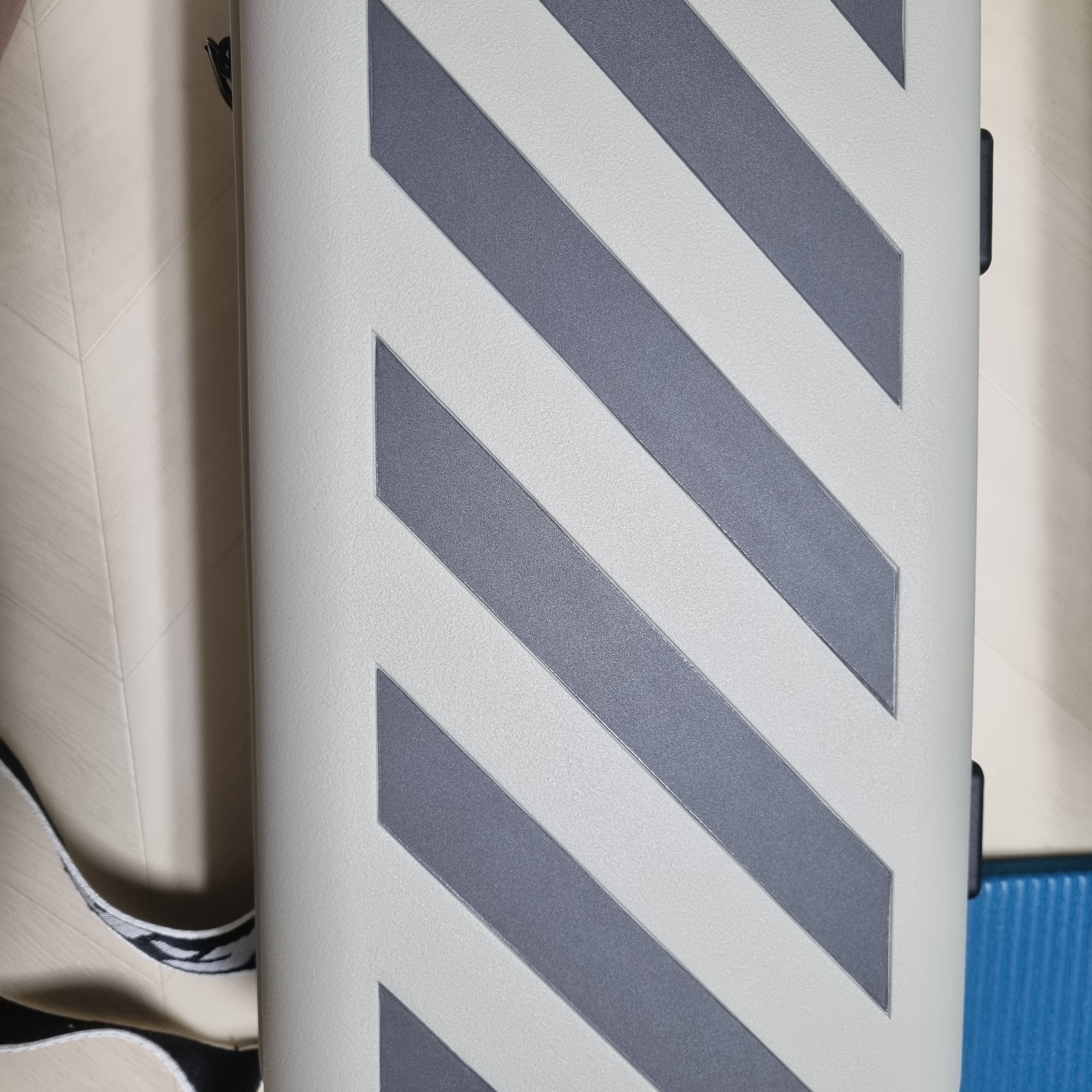 Off-White x Amore Pacific Protection Box (Without Cosmetics) 착용 스타일