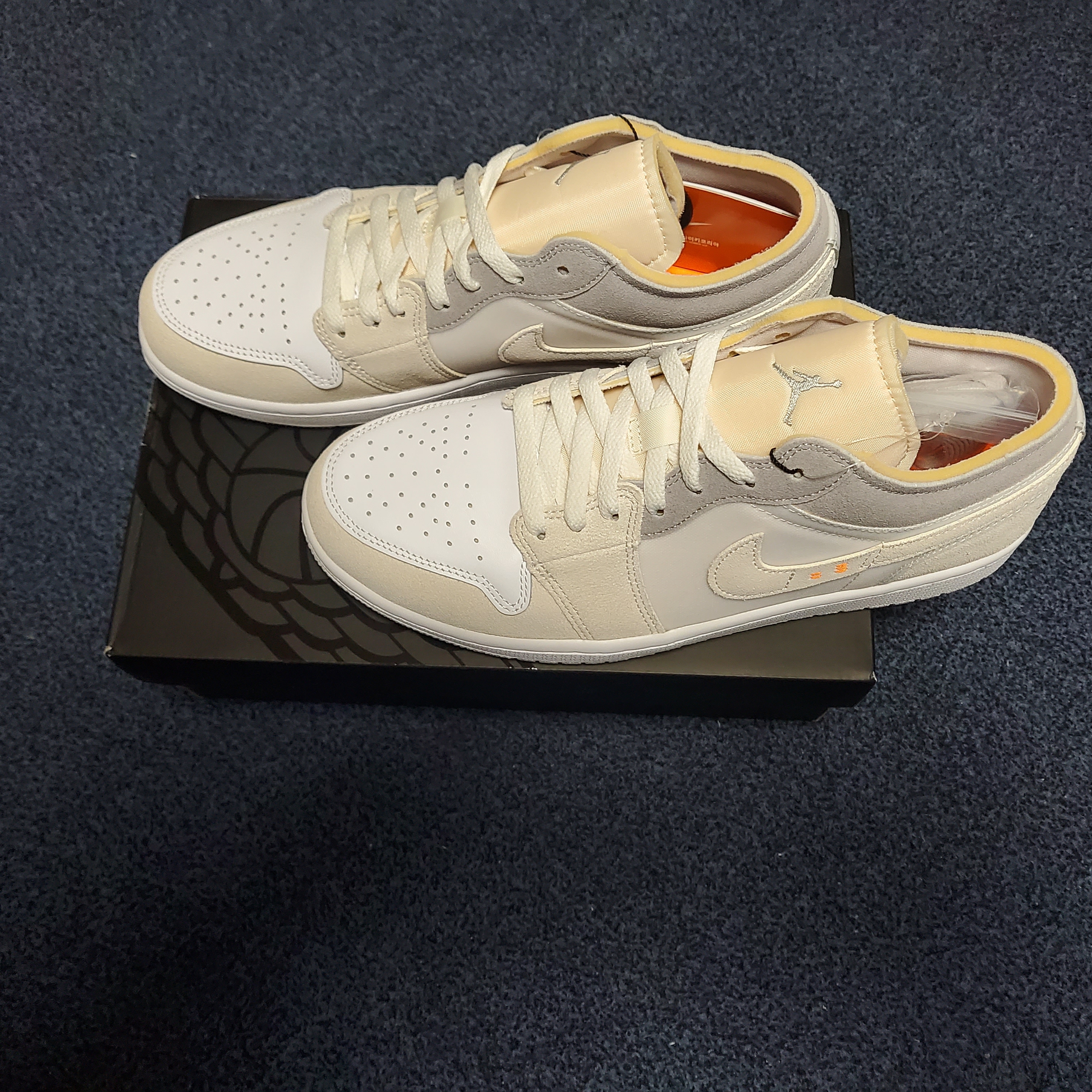 Jordan 1 Low SE Craft White and Phantom 착용 스타일 - 2
