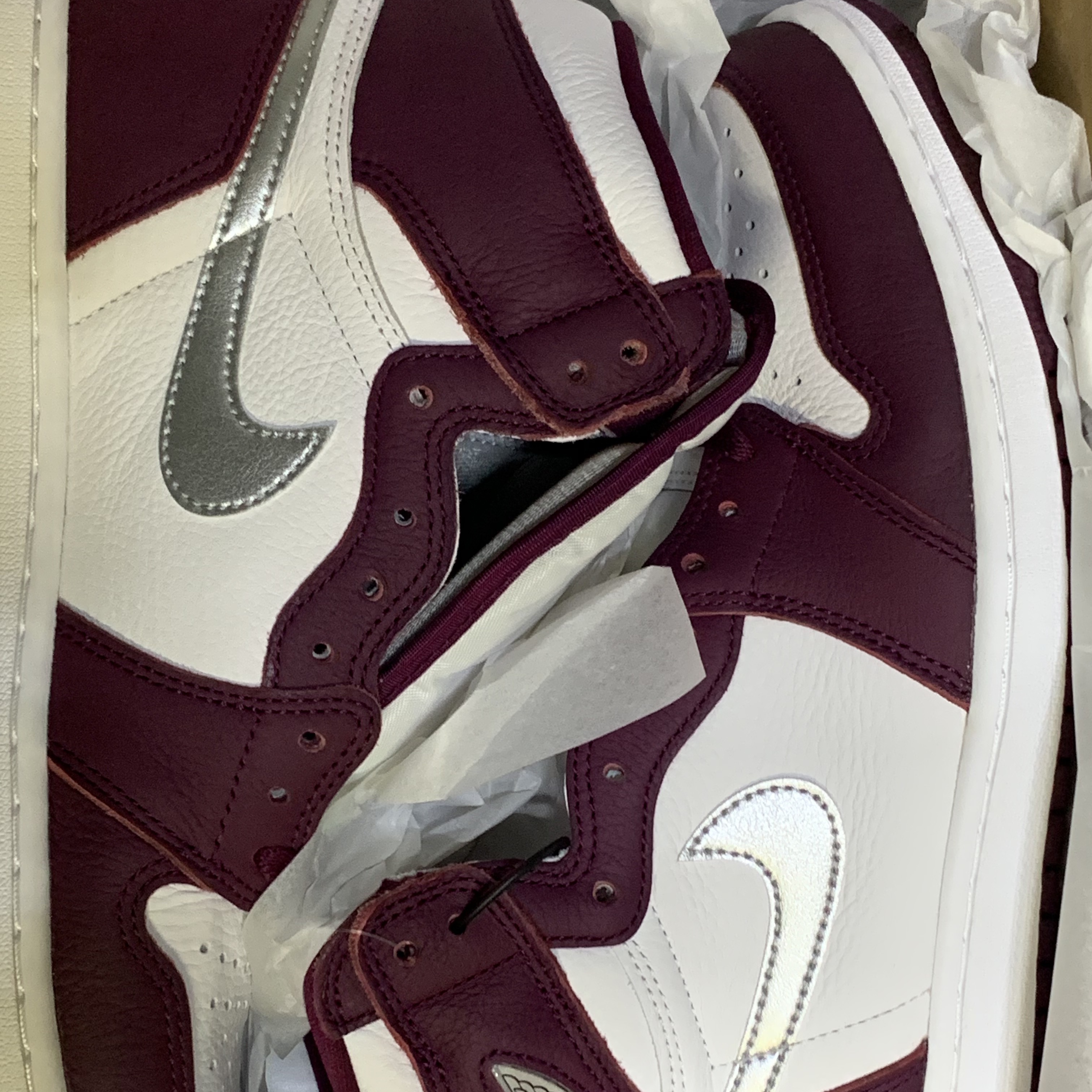Jordan 1 Retro High OG Bordeaux 착용 스타일