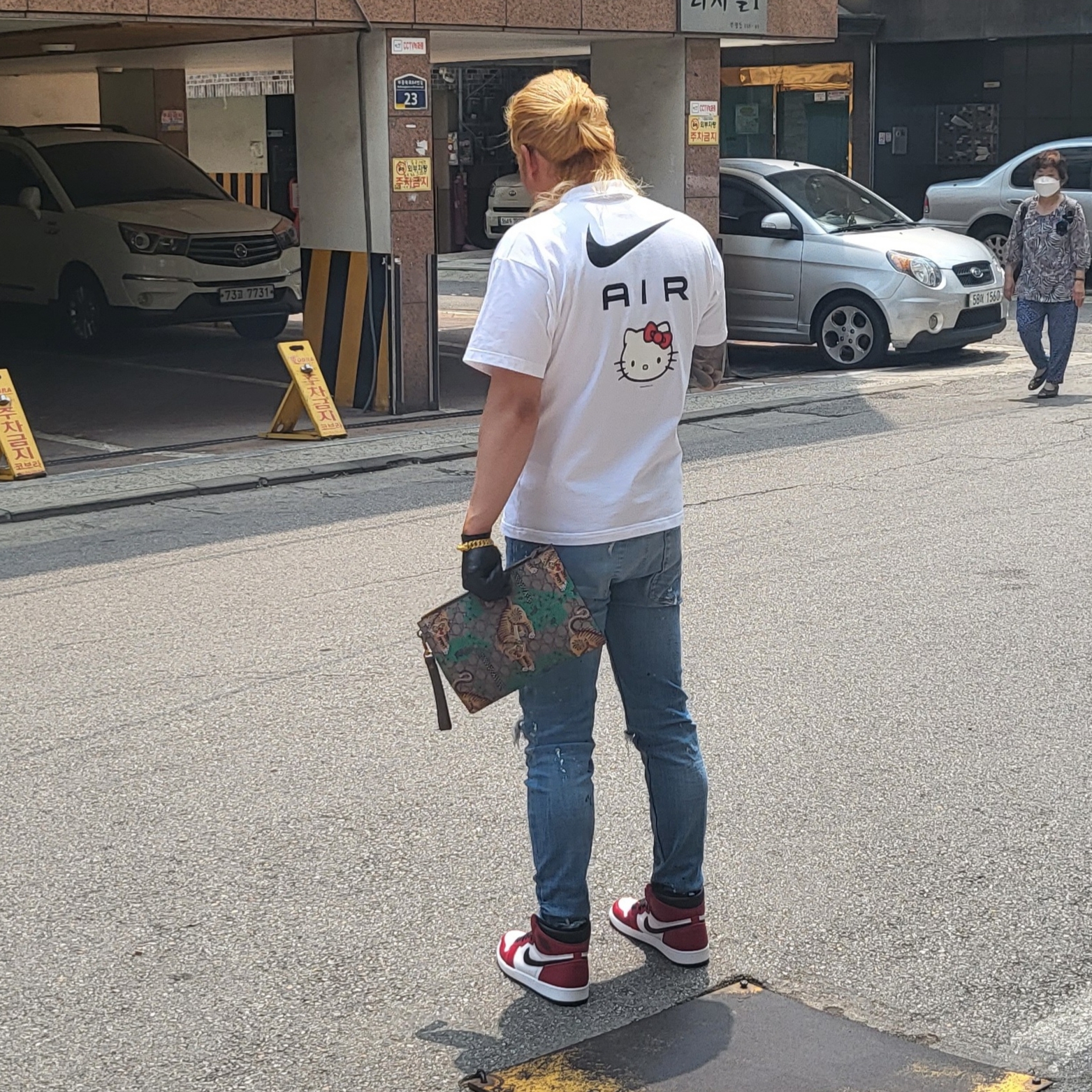 Nike x Hello Kitty NRG Air T-Shirt White - Asia, Jordan 1 Retro High OG Light Fusion Red 착용 스타일