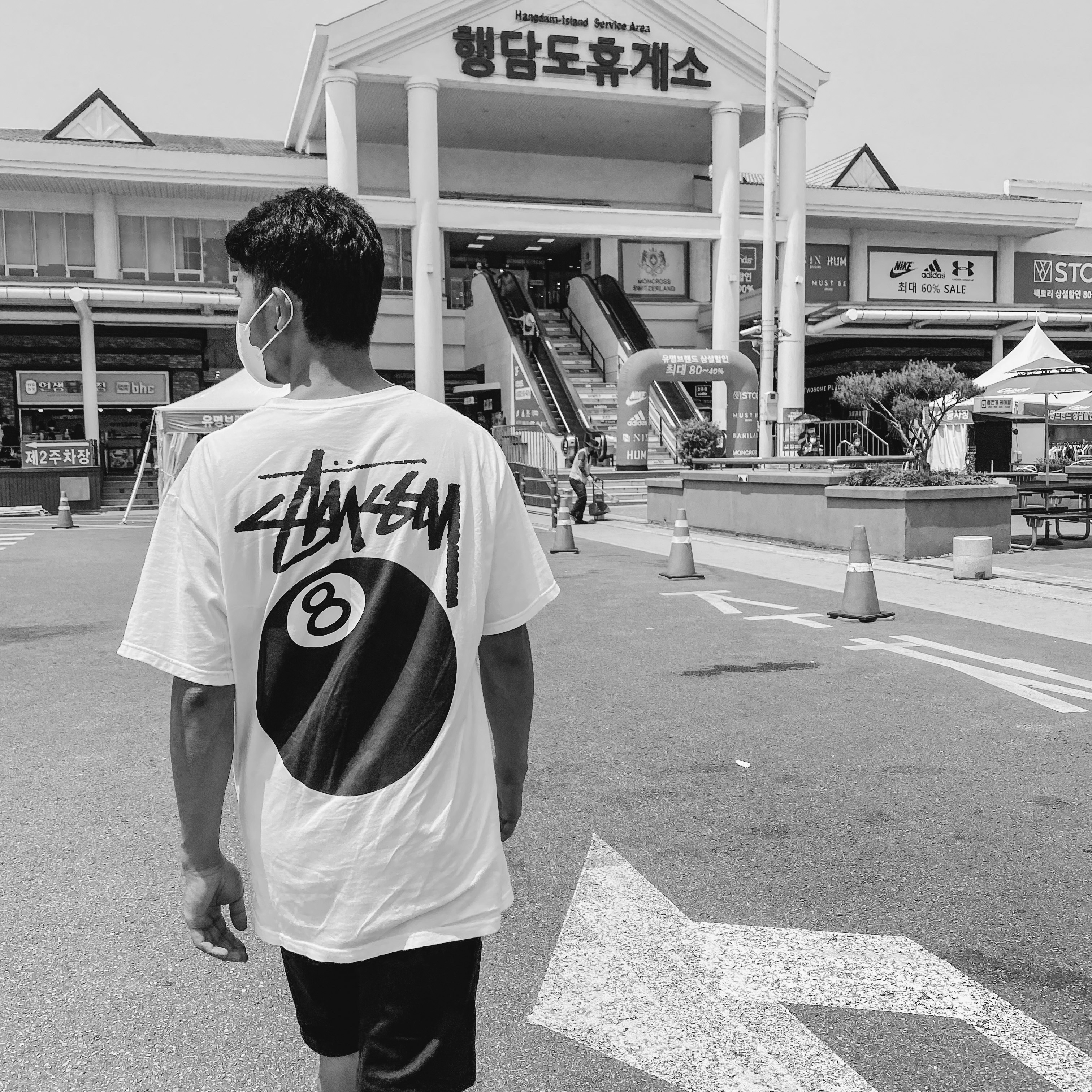 Stussy 8 Ball T-Shirt White - 22SS 착용 스타일
