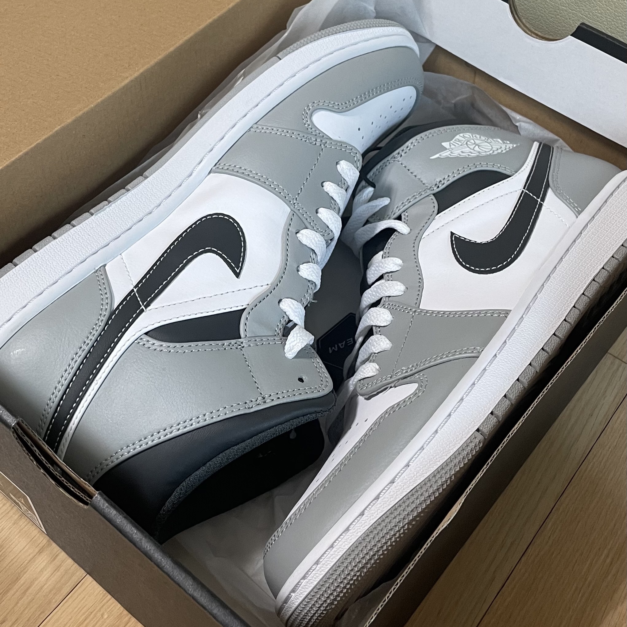 Jordan 1 Mid Light Smoke Grey Anthracite, (GS) Jordan 1 Mid Light Smoke Grey Anthracite 착용 스타일