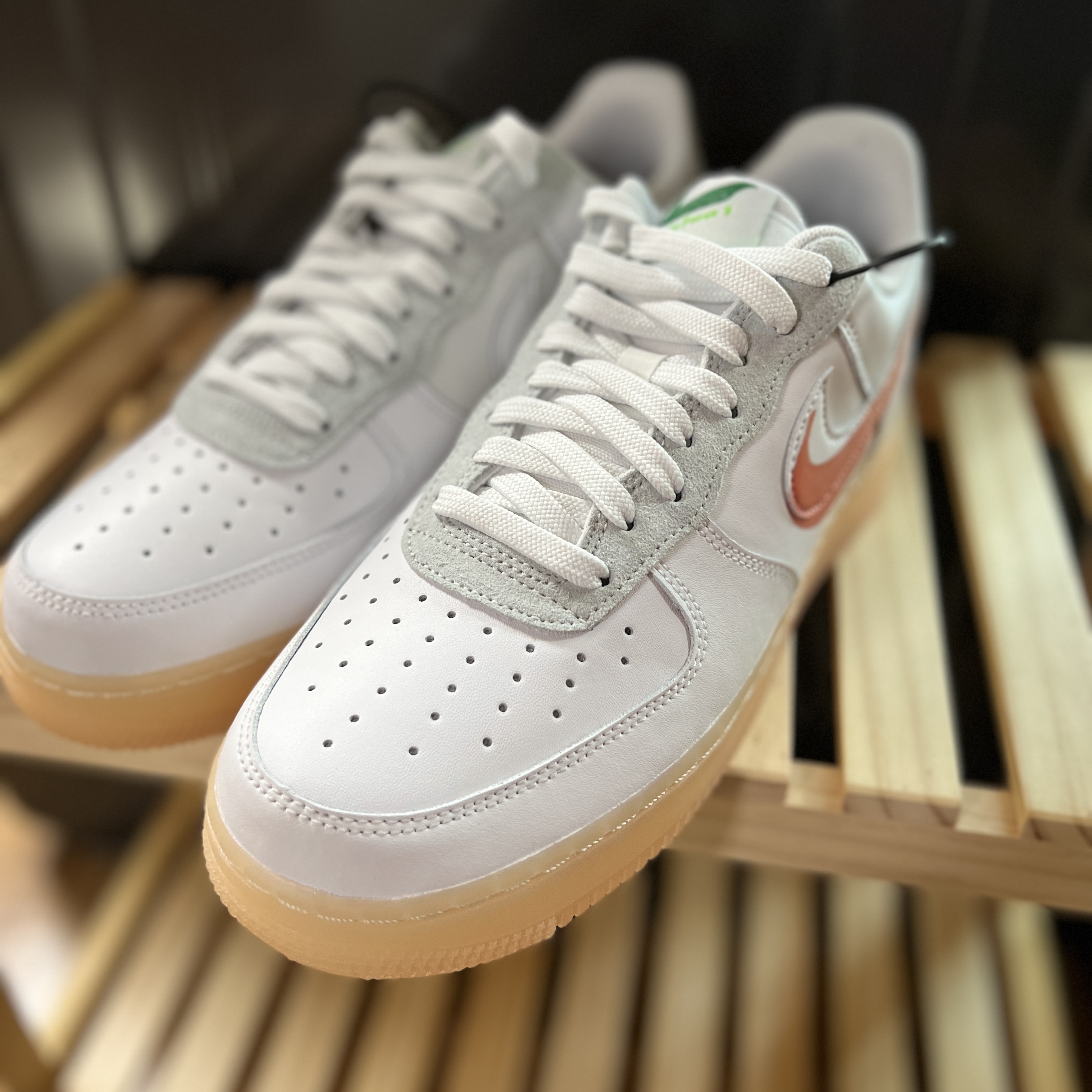 Nike x Mayumi Yamase Air Force 1 Flyleather Solar Red 착용 스타일 - 2