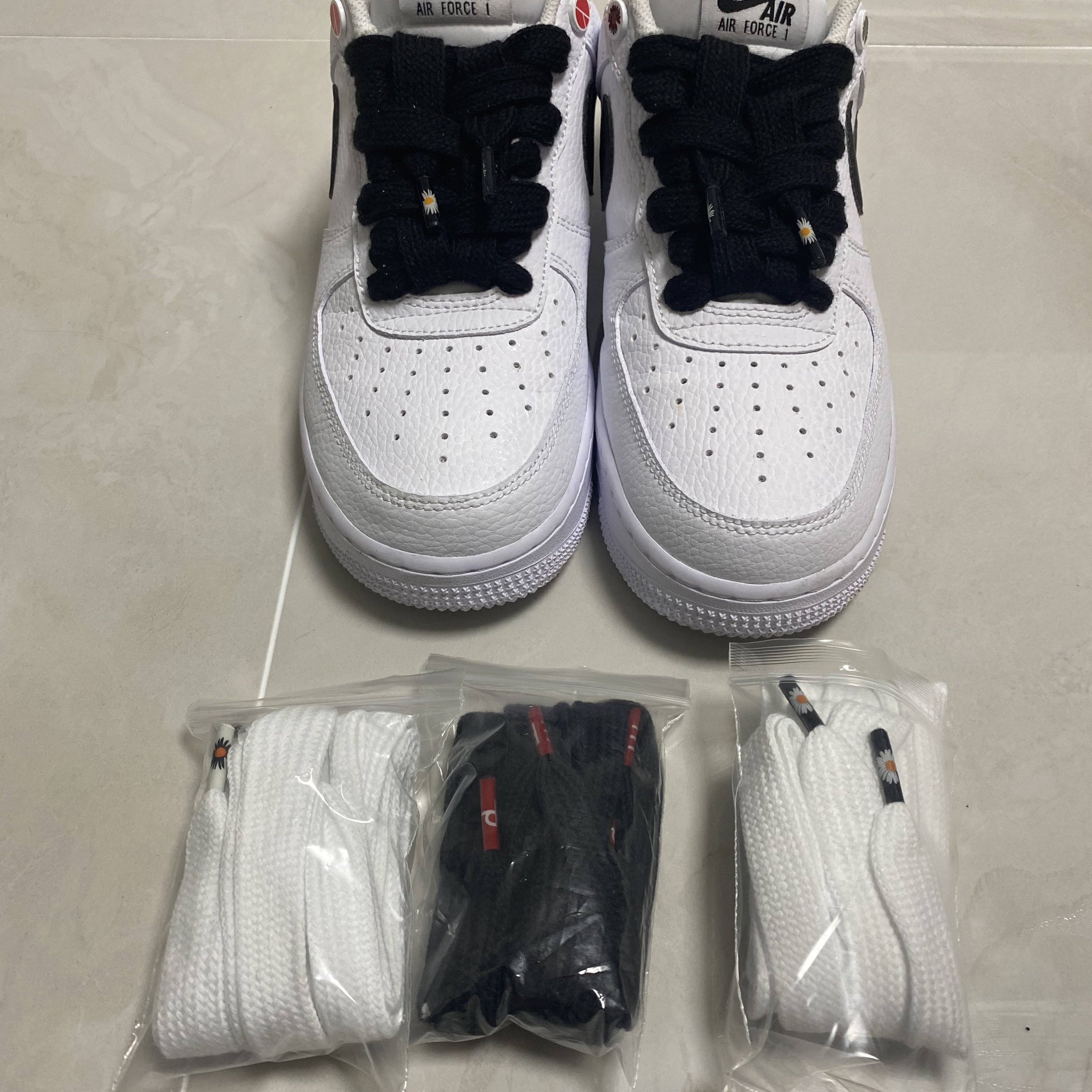 Nike Air Force 1 '07 White Black 착용 스타일 - 1