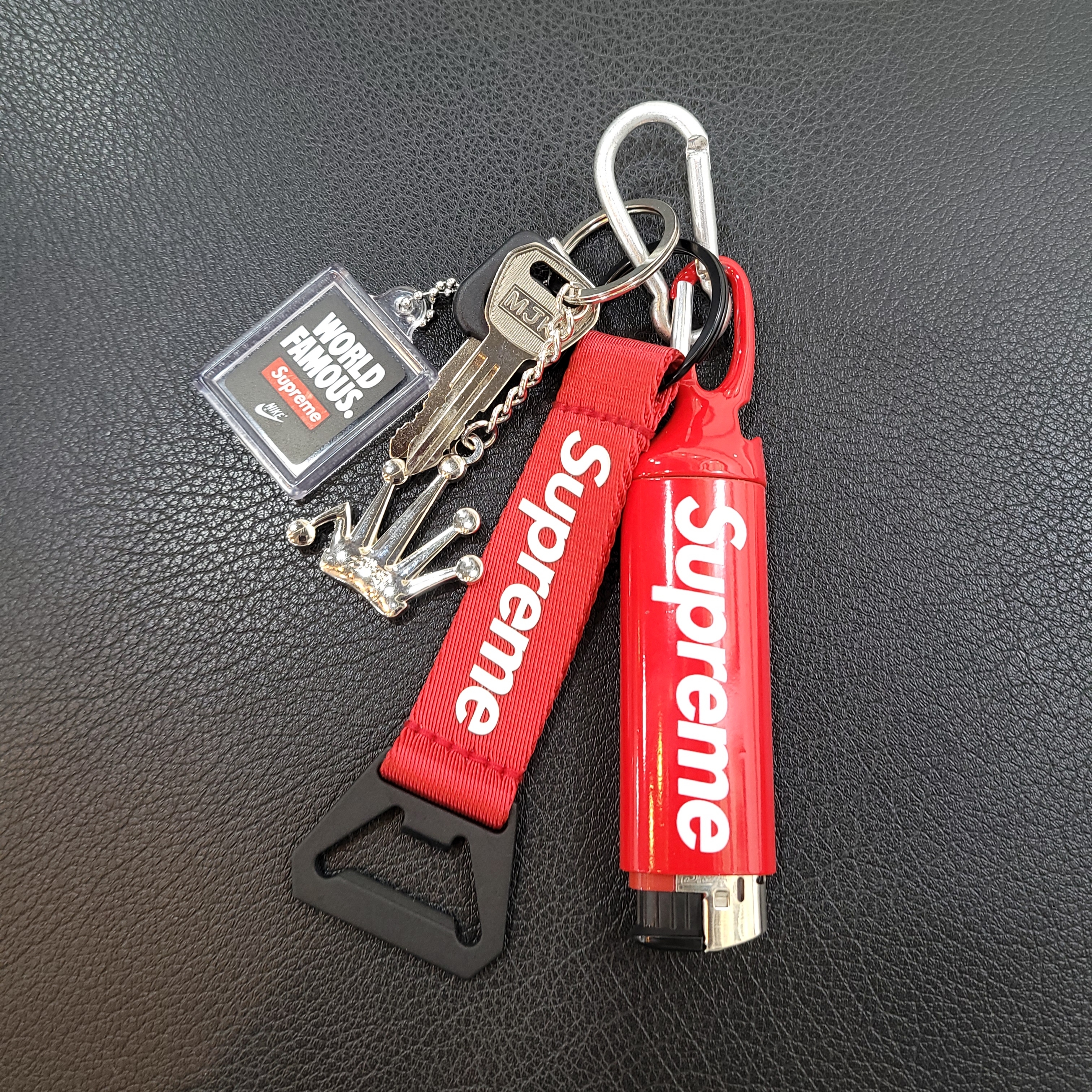 Stussy Metal Bent Crown Keychain Silver, Supreme Lighter Case Carabiner Red - 22SS 착용 스타일