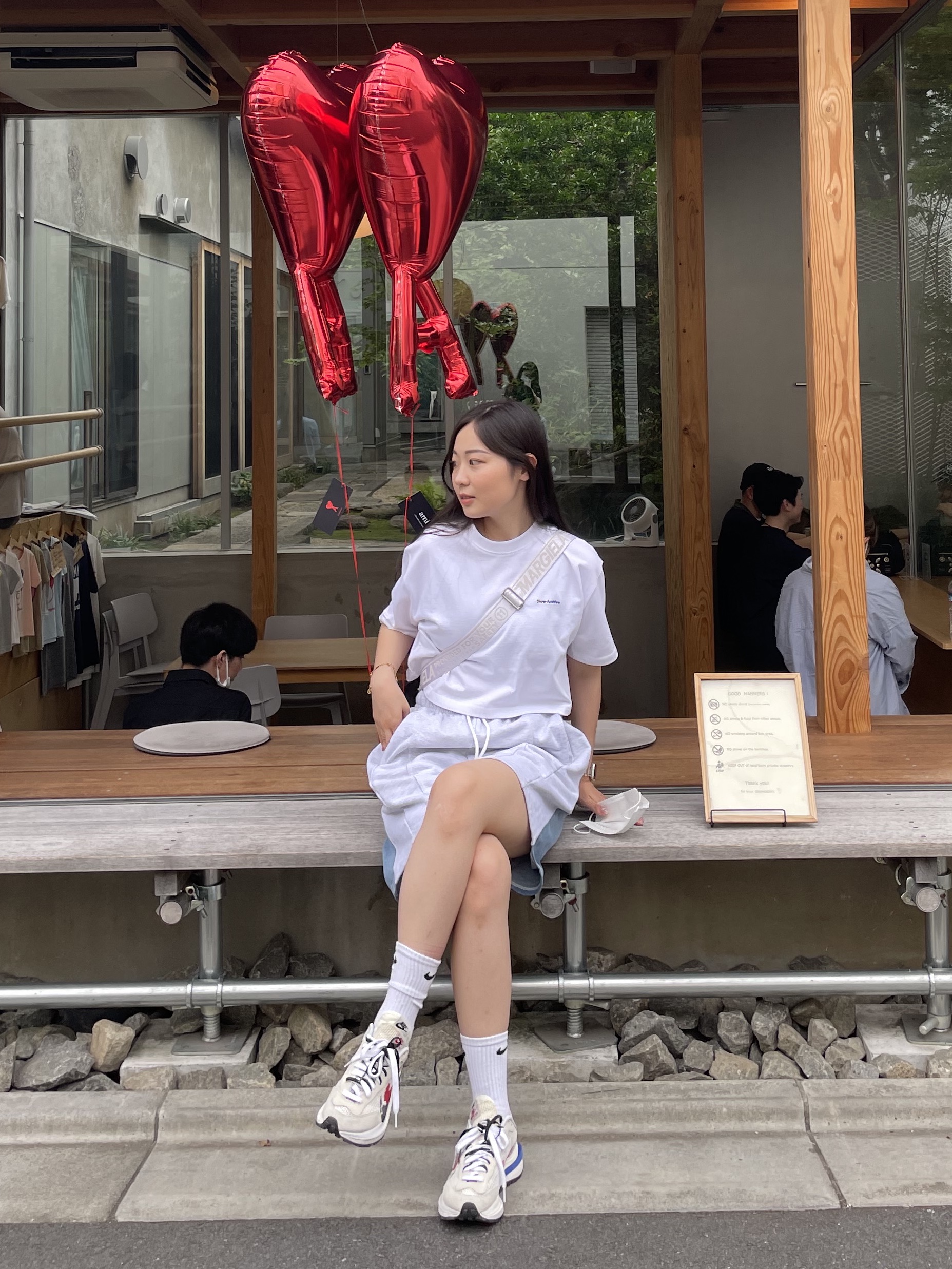 Nike x Sacai VaporWaffle Royal Fuchsia 착용 스타일