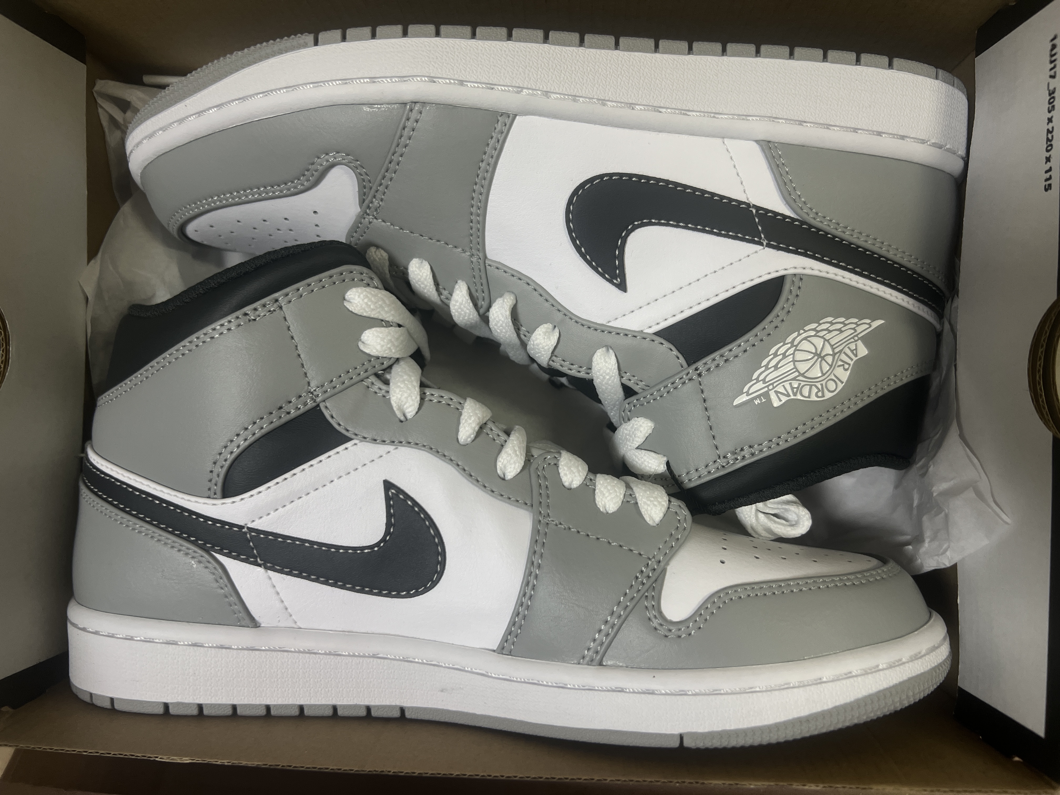 Jordan 1 Mid Light Smoke Grey Anthracite 착용 스타일