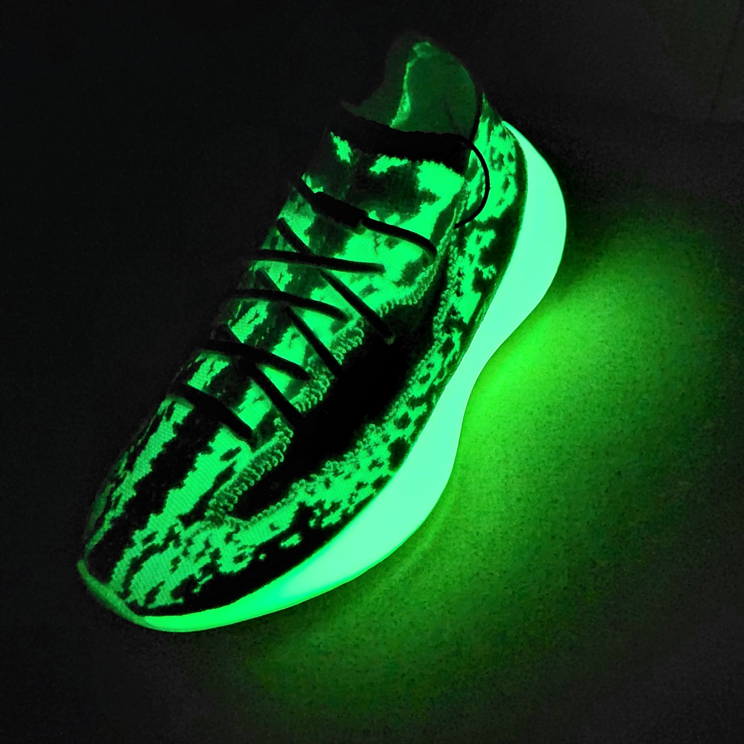 Adidas Yeezy Boost 380 Calcite Glow 착용 스타일 - 2