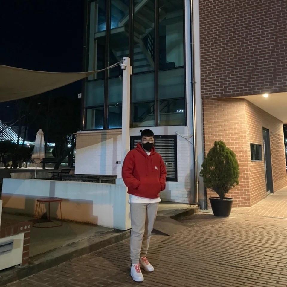 Stussy Stock DSM New York Hoodie Red 2021, Nike x Supreme Air Force 1 Low White 착용 스타일
