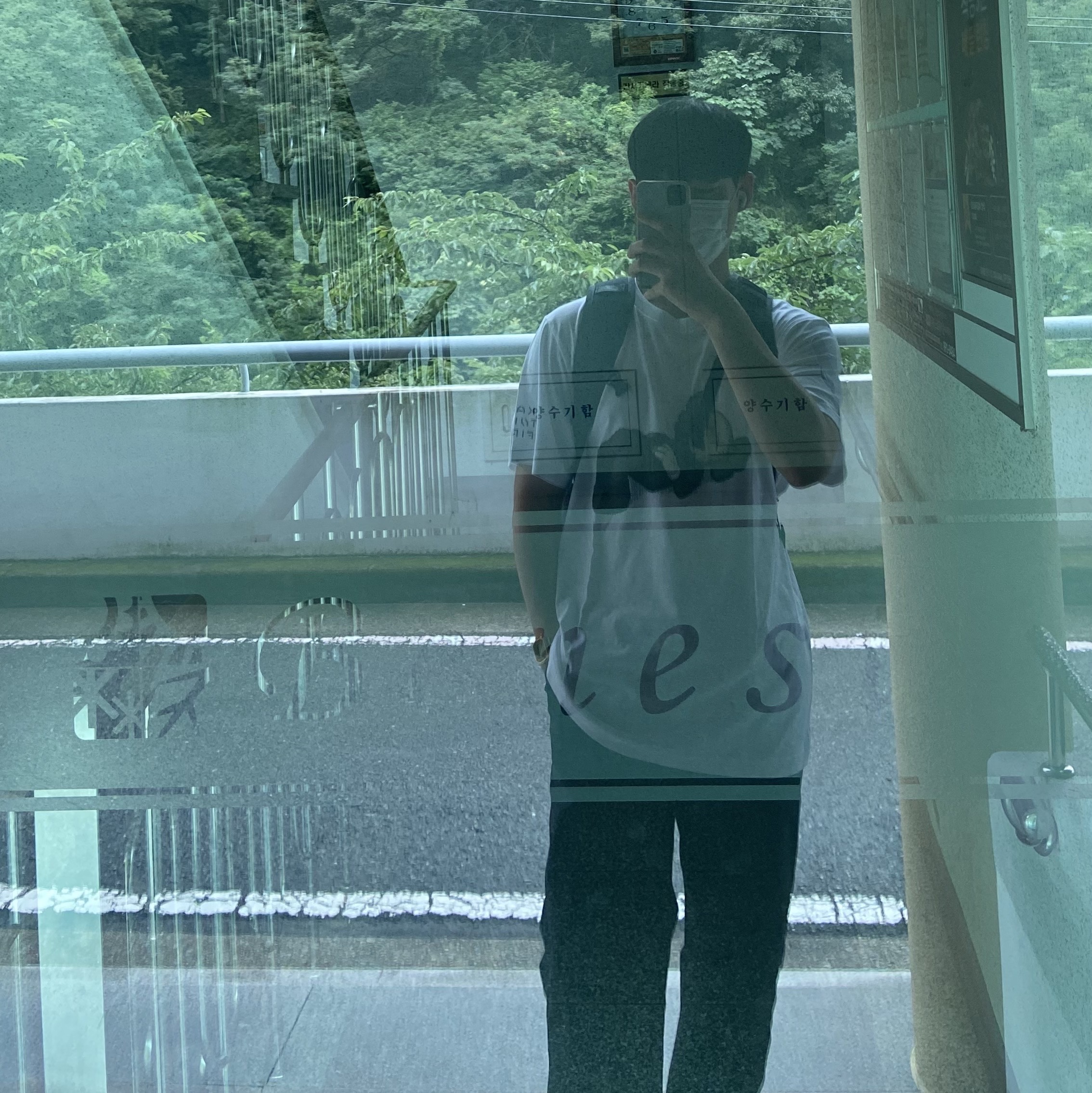 Uniqlo x Kaws Tokyo First T-Shirt White - JP 착용 스타일