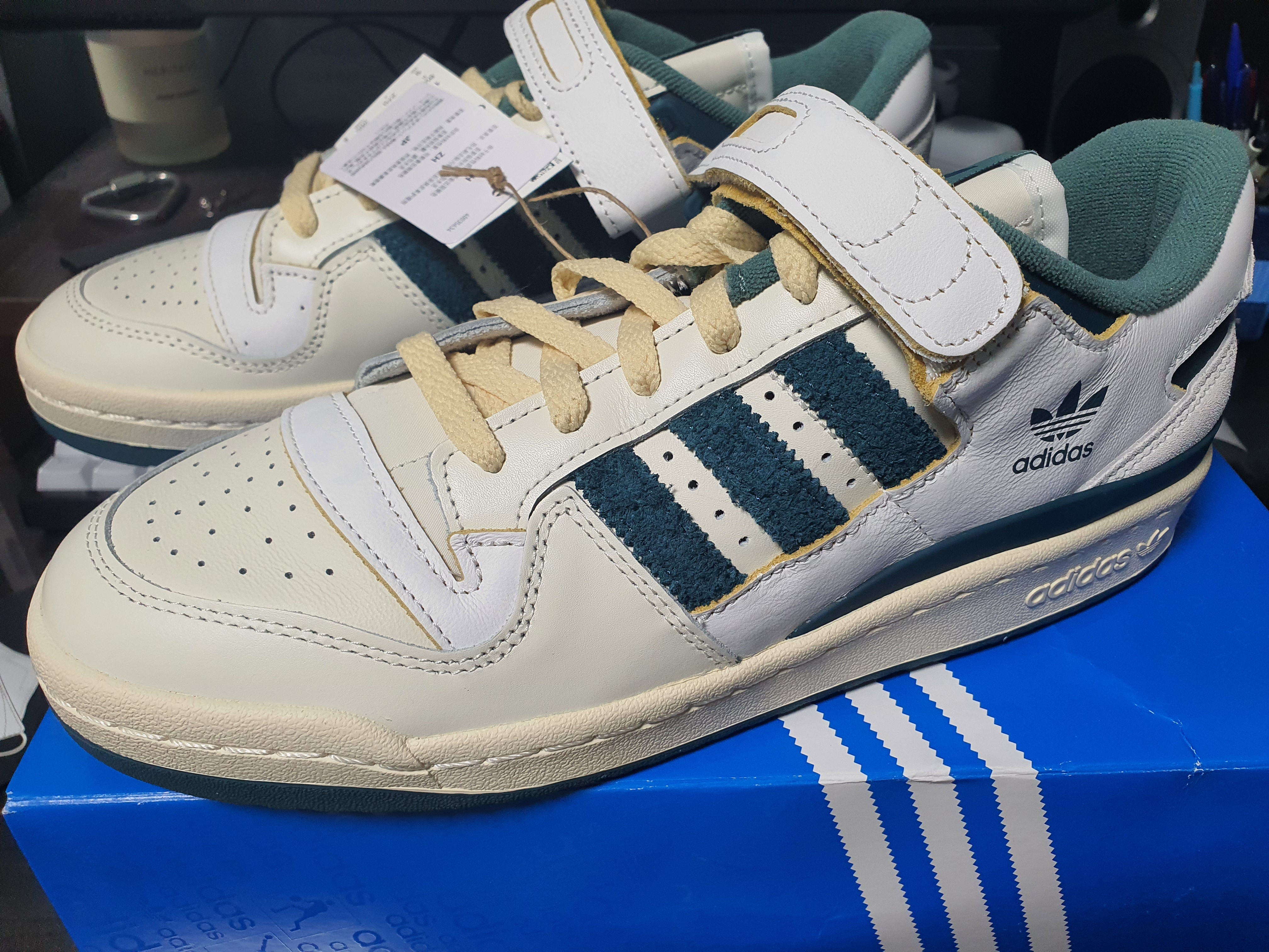 Adidas Forum 84 Low White Wild Teal 착용 스타일 - 2