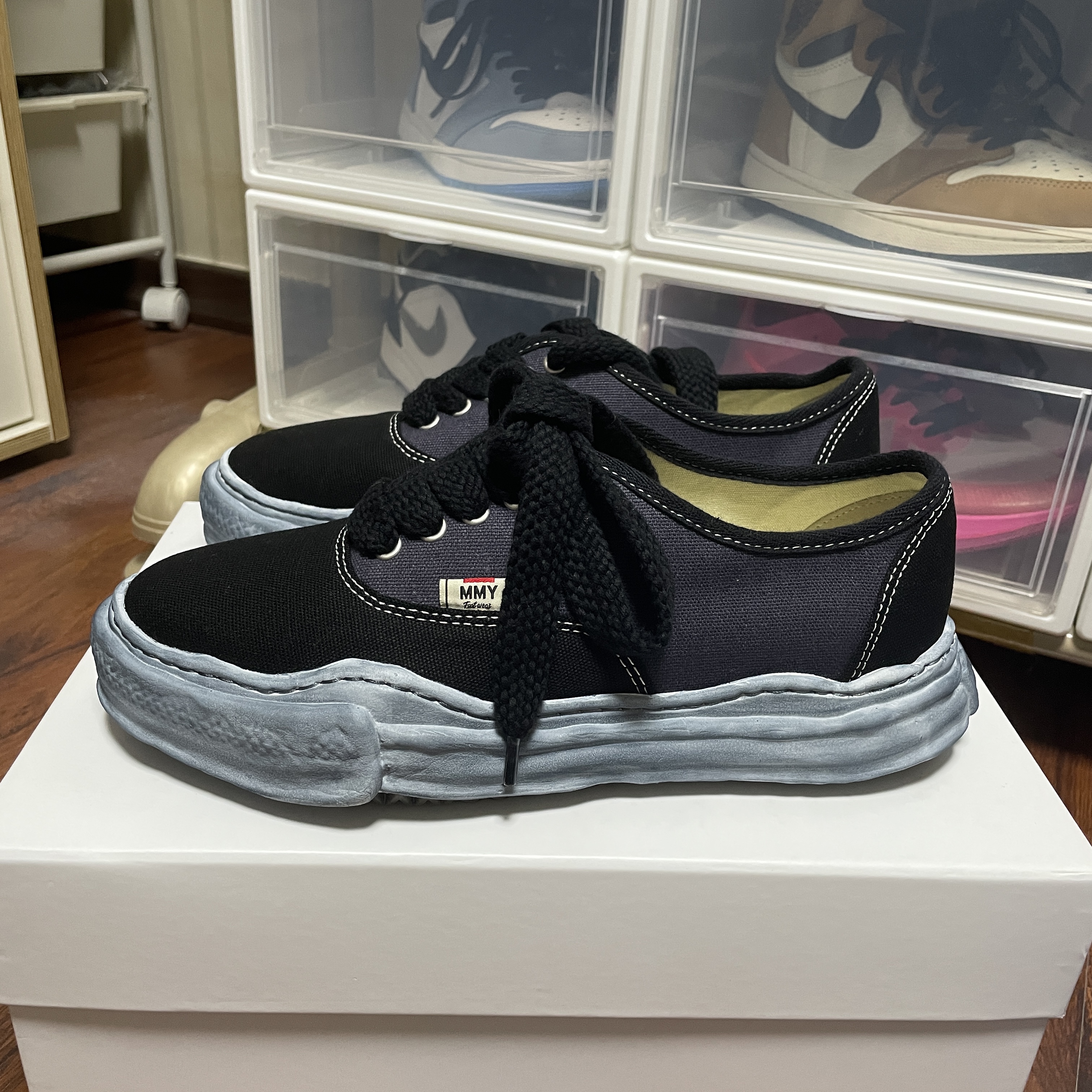 Maison Mihara Yasuhiro Baker OG Sole OD Canvas Low-top Sneakers Black 착용 스타일