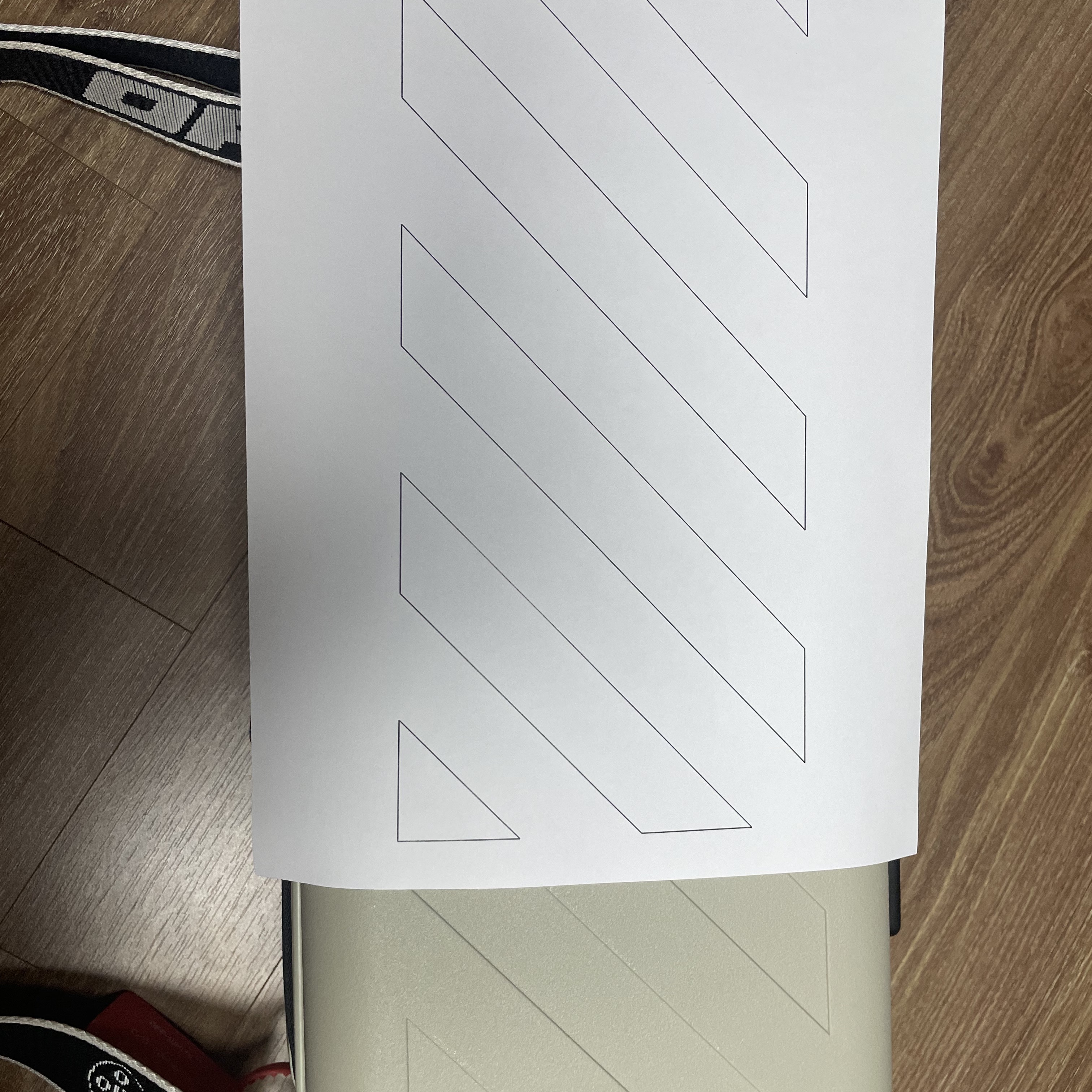 Off-White x Amore Pacific Protection Box (Without Cosmetics) 착용 스타일 - 3