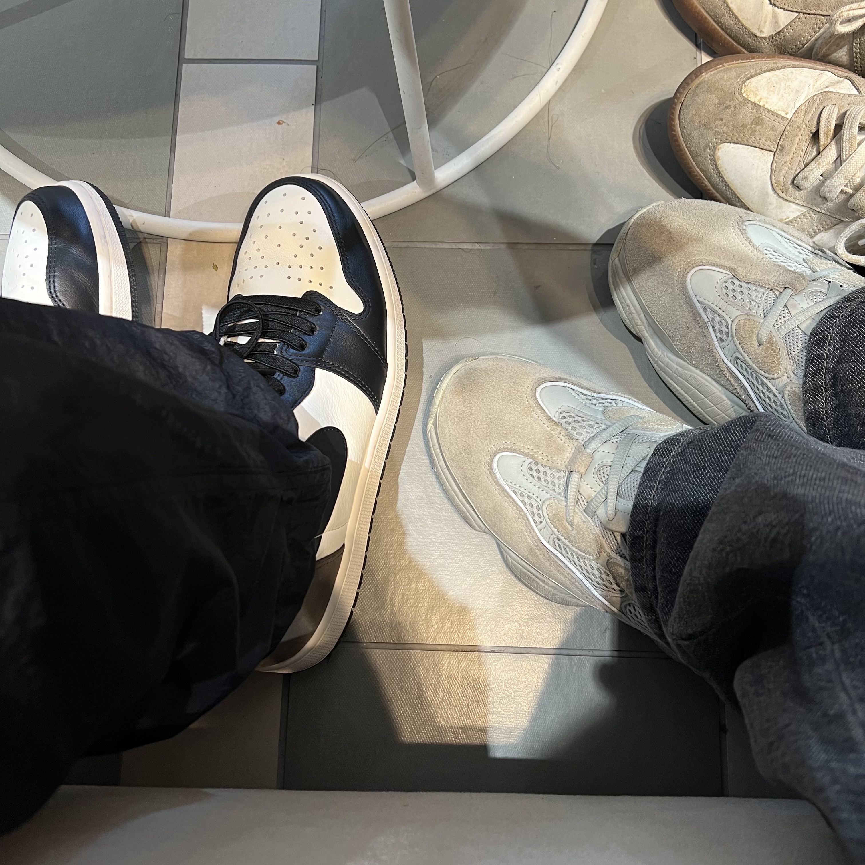 Jordan 1 Retro High OG Black Mocha, Adidas Yeezy 500 Salt 착용 스타일 - 2
