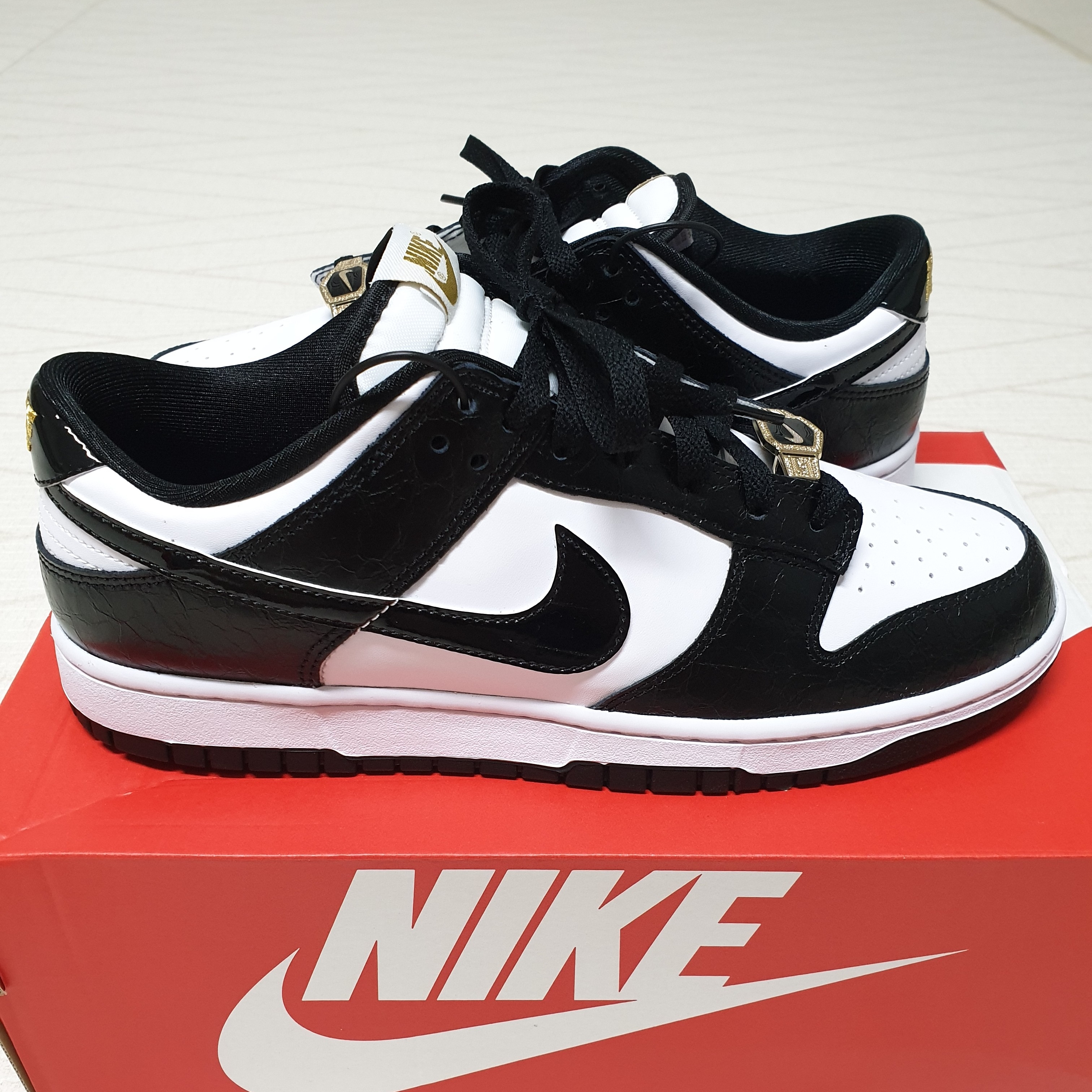 Nike Dunk Low Retro SE Black 착용 스타일 - 2