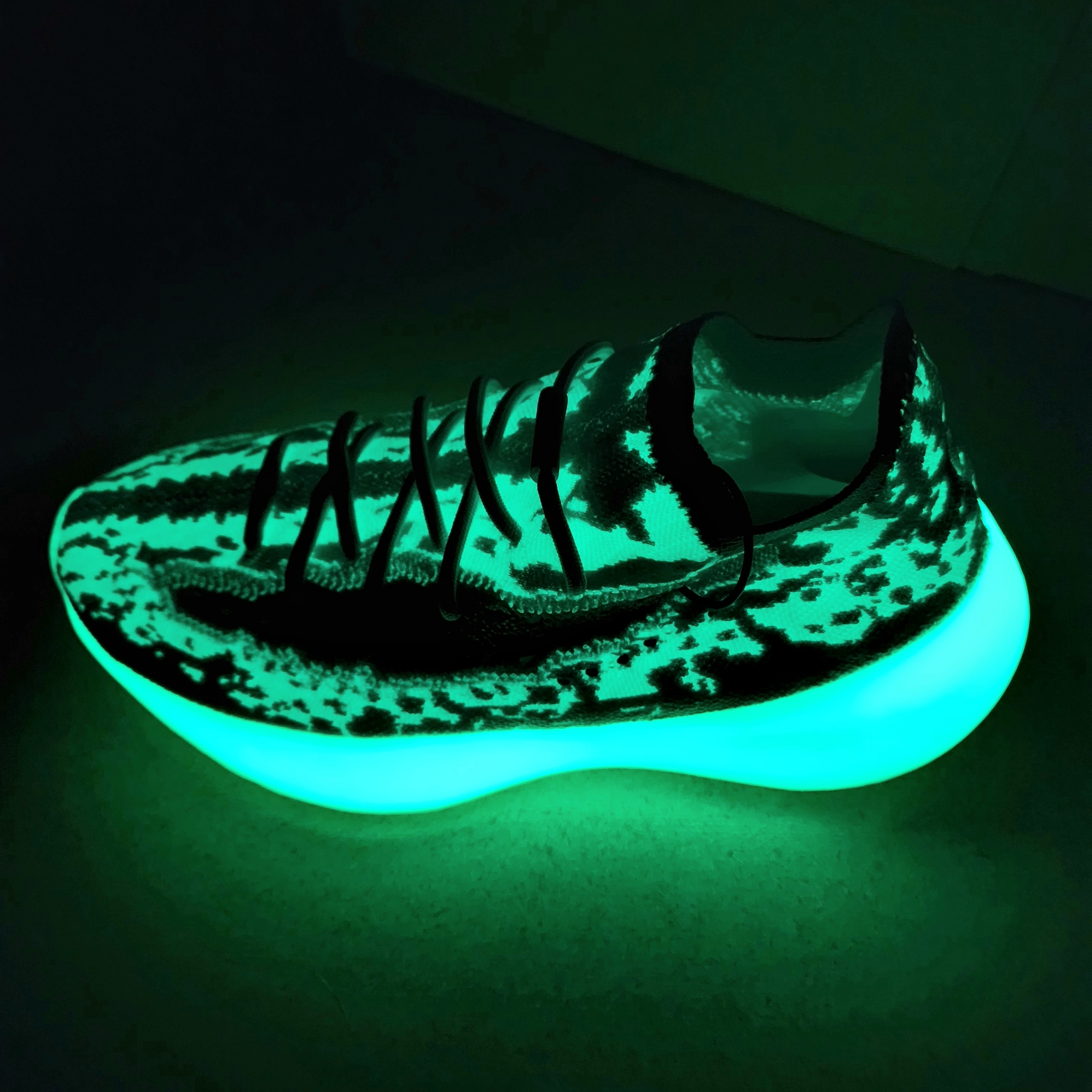 Adidas Yeezy Boost 380 Calcite Glow 착용 스타일 - 3