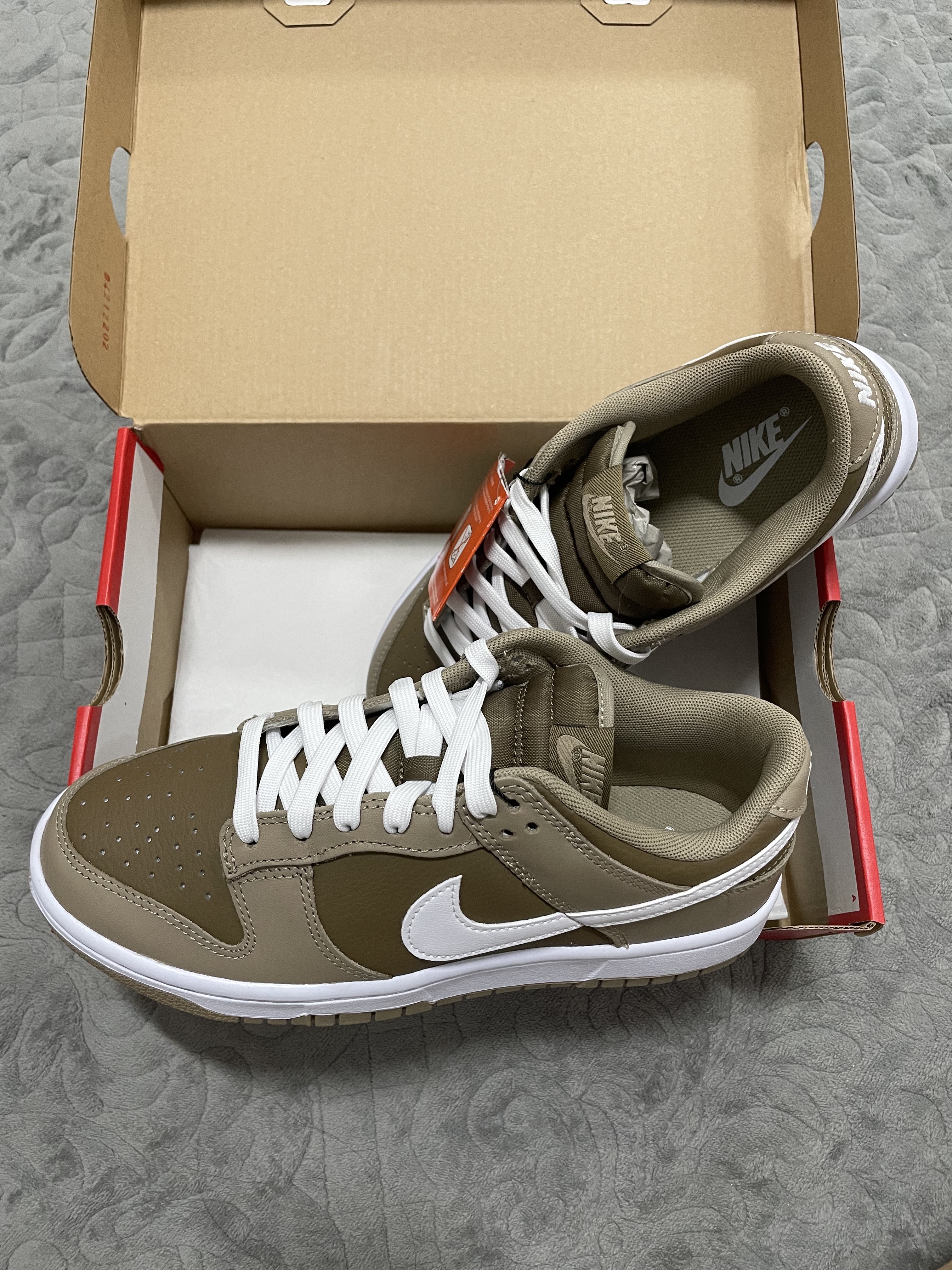 Nike Dunk Low Retro Khaki Hazel Rush 착용 스타일 - 3