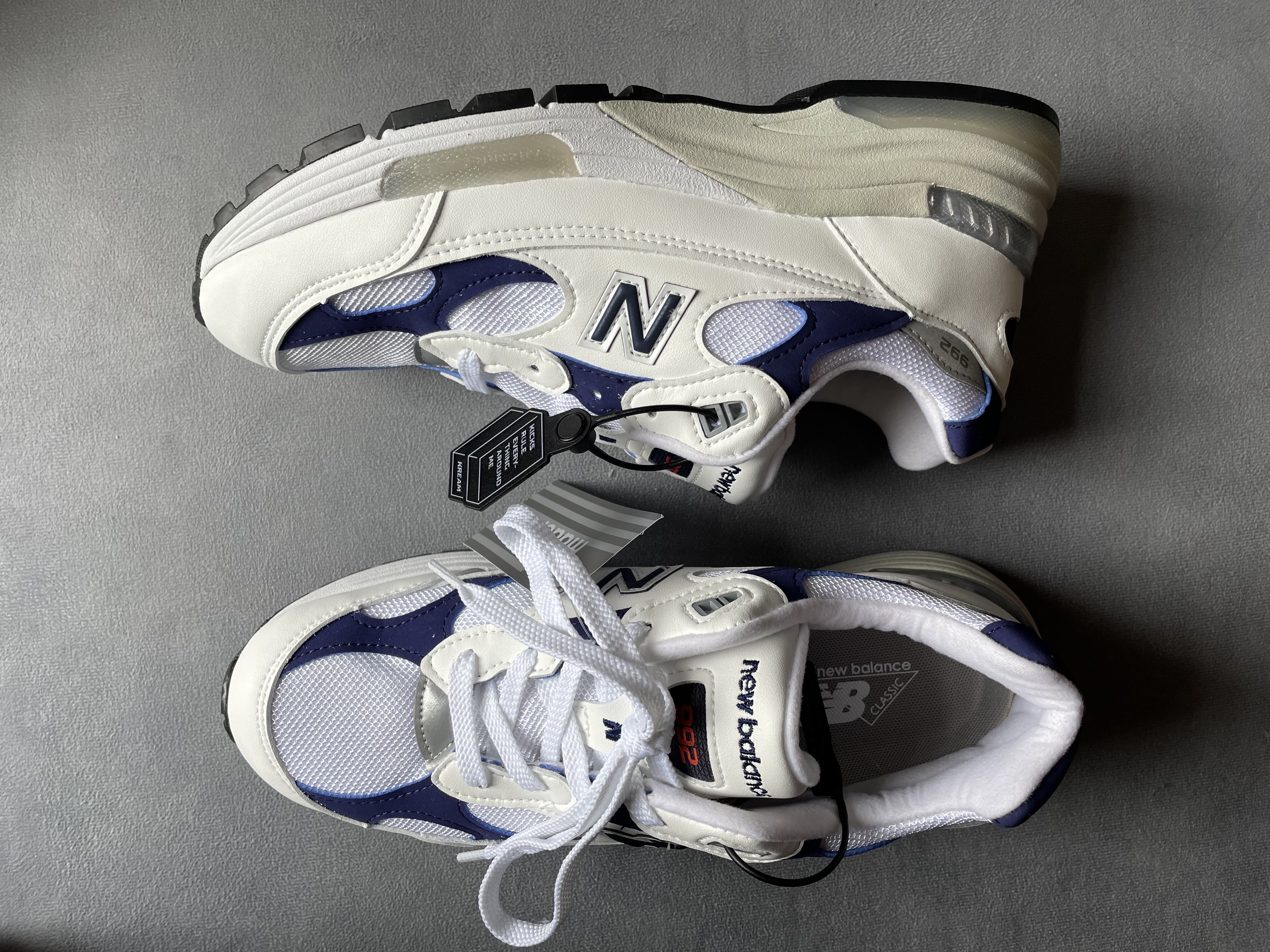 New Balance 992 Made in USA White Navy 착용 스타일 - 3