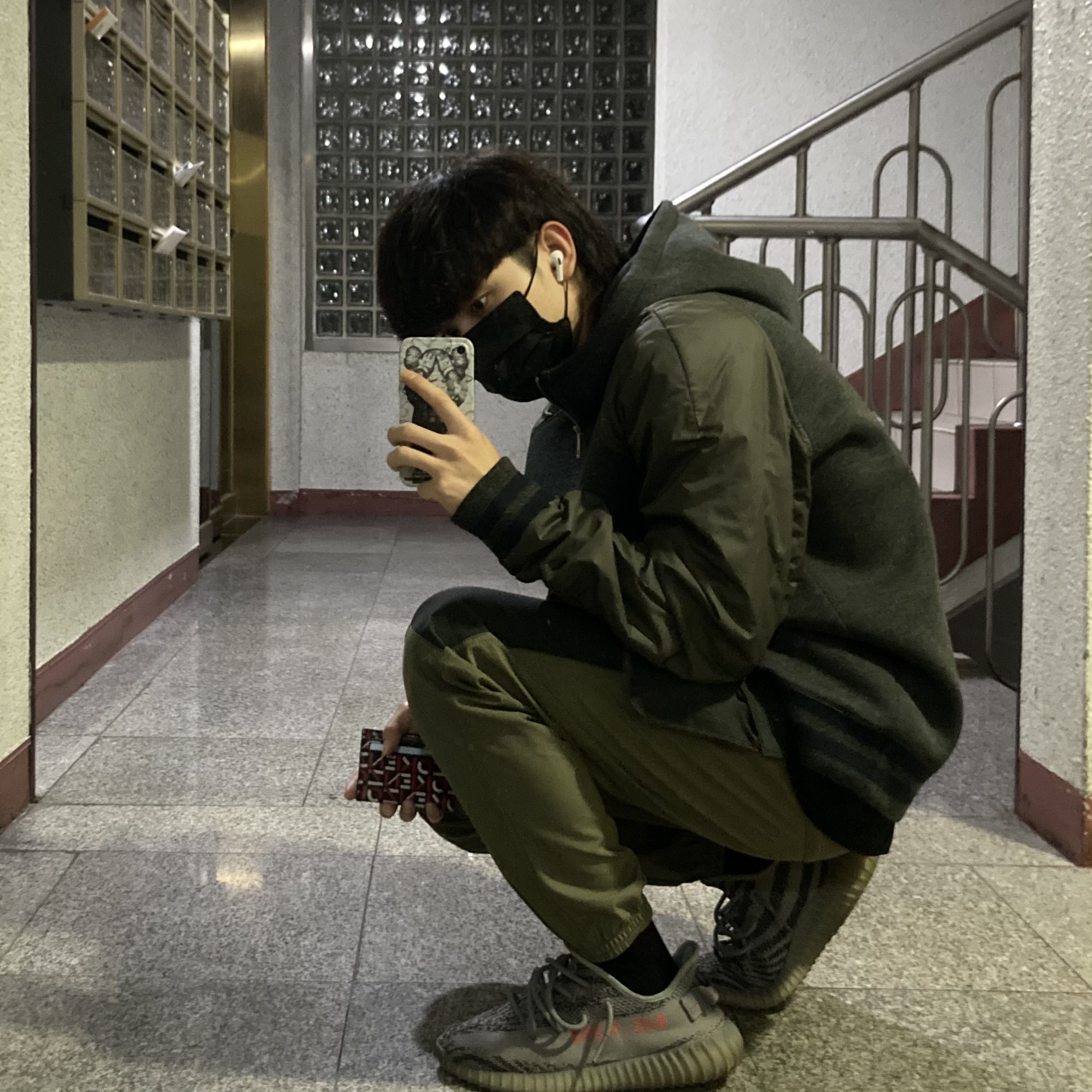 Adidas Yeezy Boost 350 V2 Beluga 2.0 착용 스타일