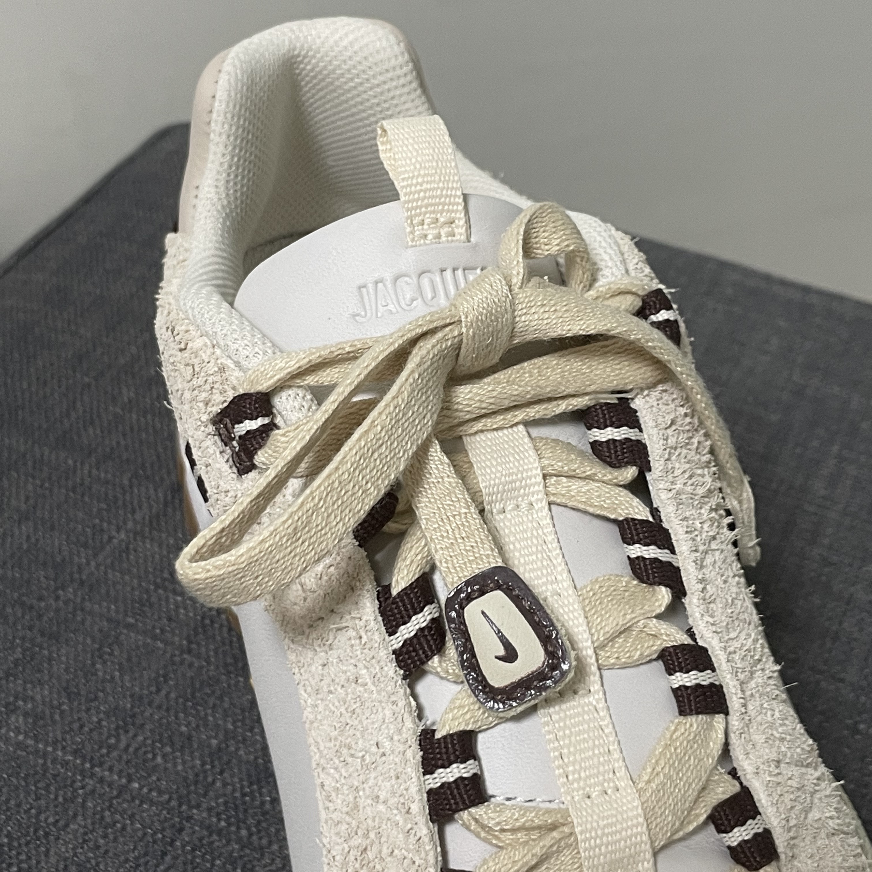 Nike x Jacquemus Air Humara LX Light Bone and Gold 착용 스타일 - 1