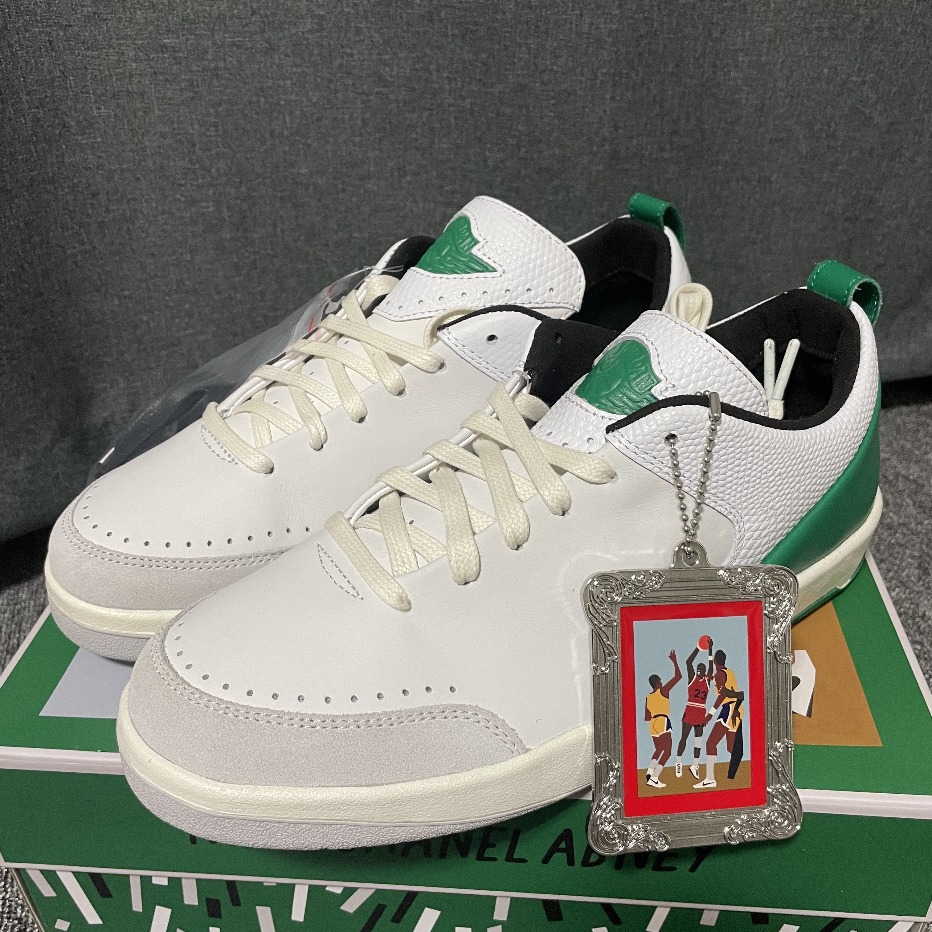 (W) Jordan 2 x Nina Chanel Abney Retro Low SE White and Malachite 착용 스타일 - 1