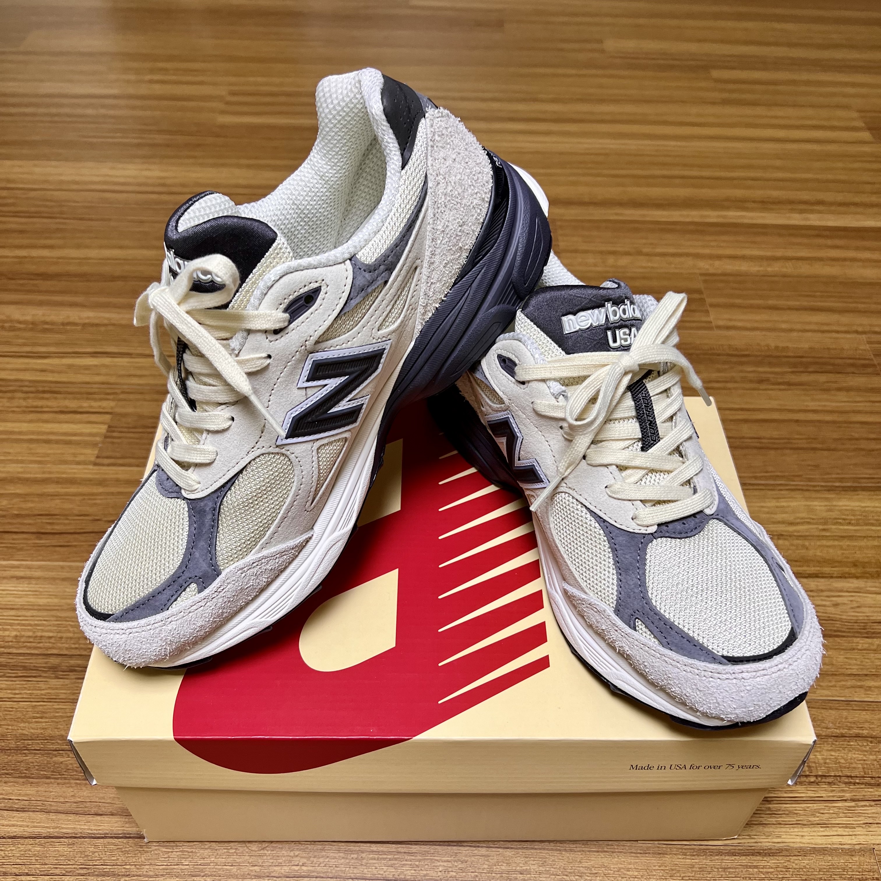 New Balance 990v3 Made in USA Moonbeam Macadamia Nut 착용 스타일 - 3
