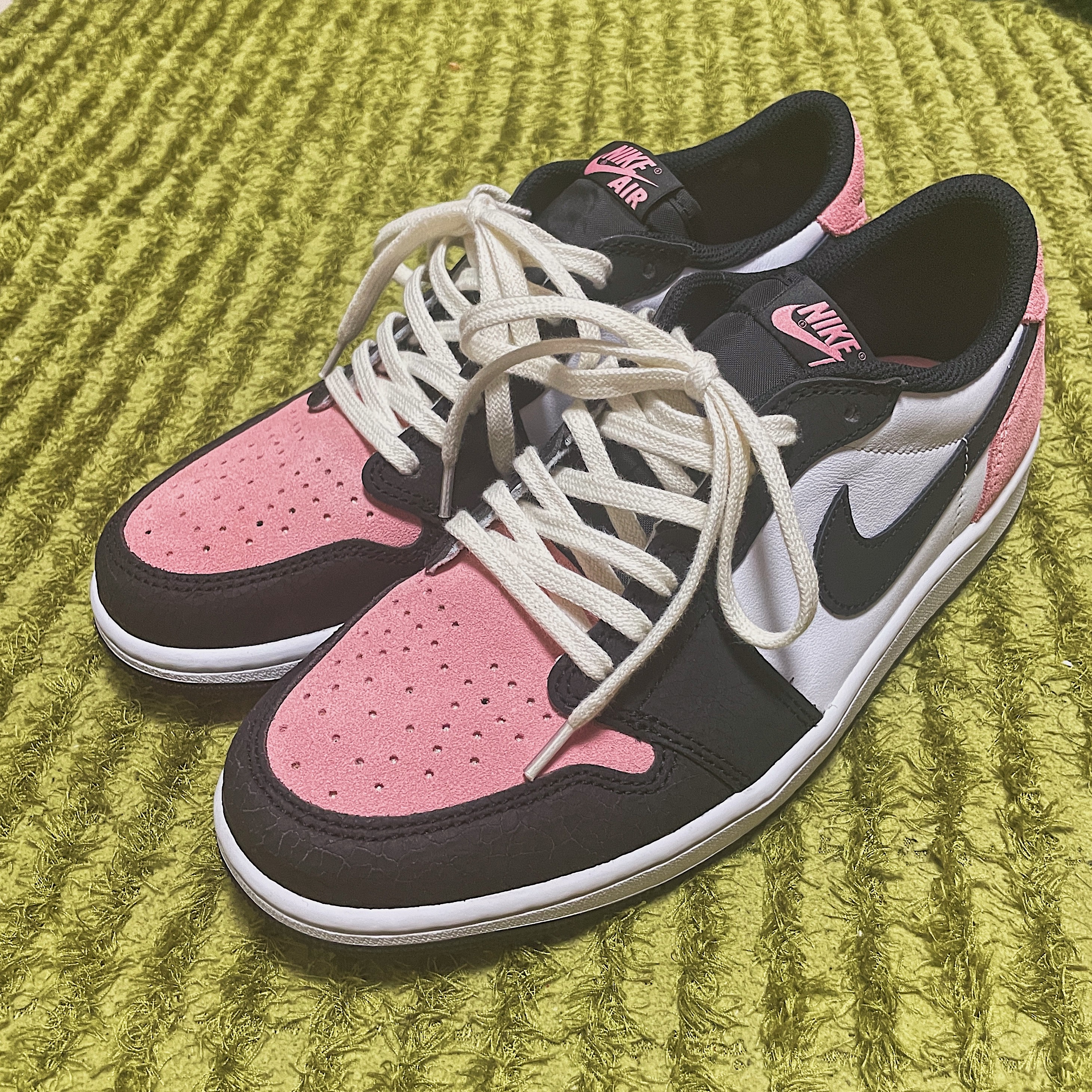 Jordan 1 Retro Low OG Bleached Coral 착용 스타일