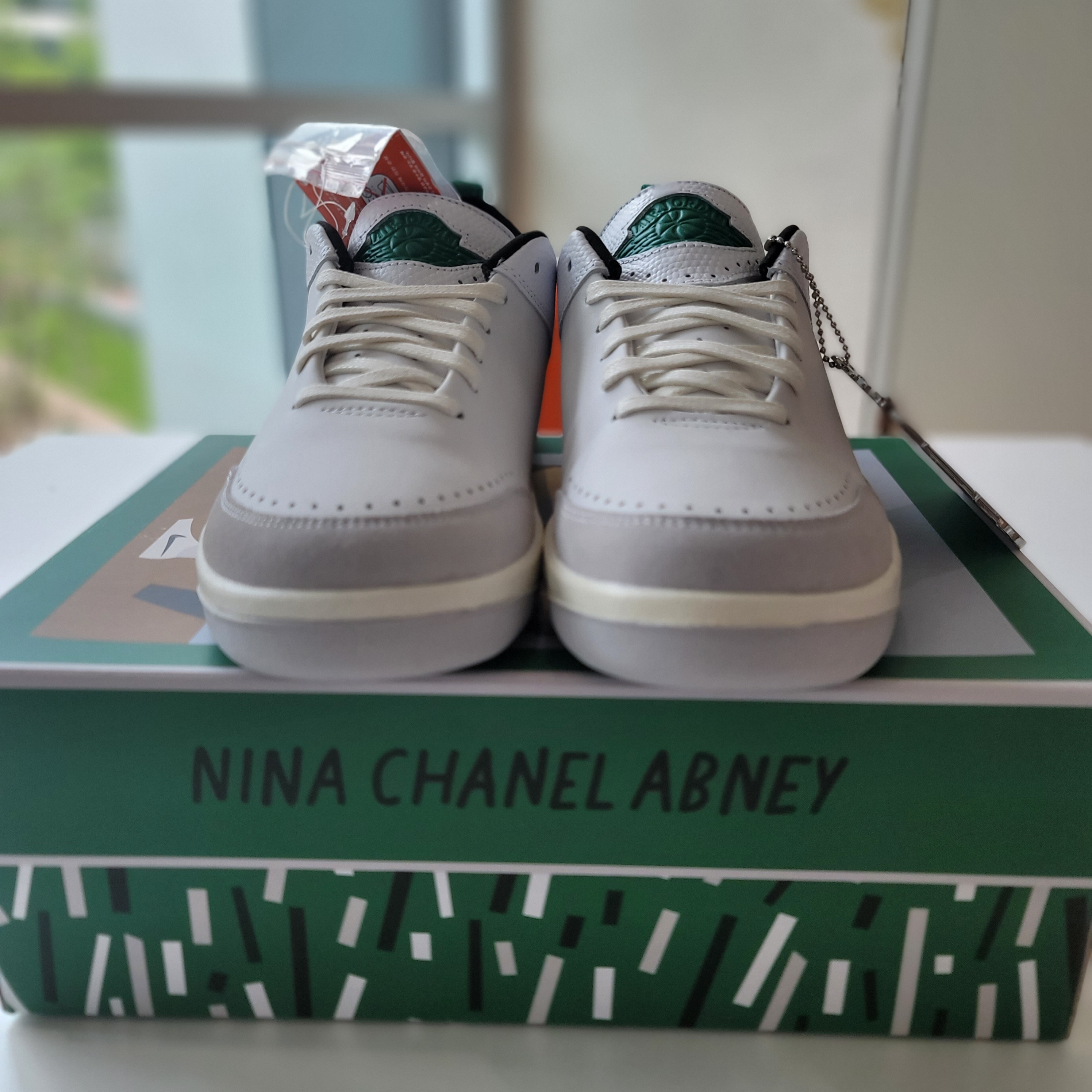 (W) Jordan 2 x Nina Chanel Abney Retro Low SE White and Malachite 착용 스타일 - 4