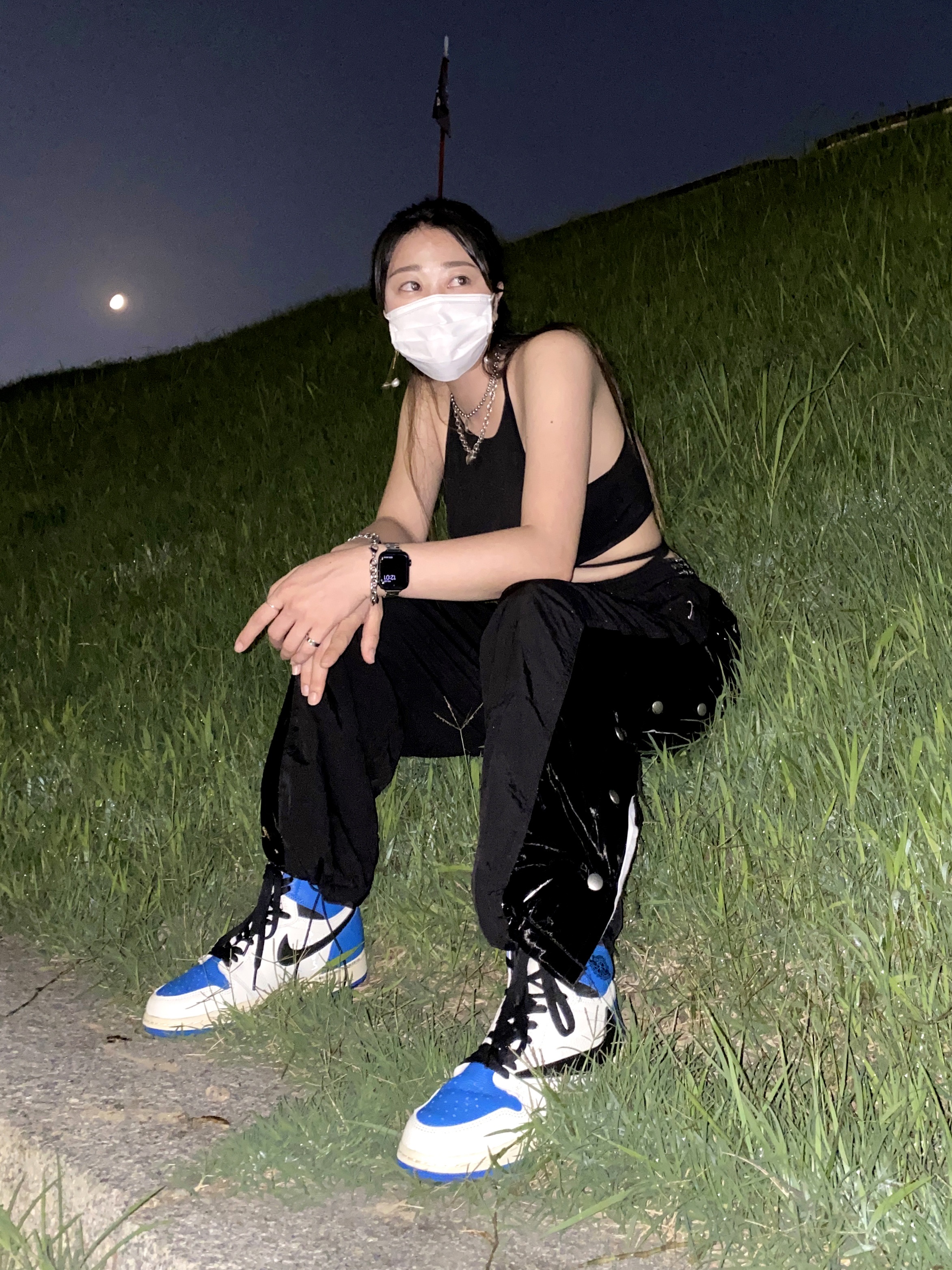 Jordan 1 x Travis Scott x Fragment Retro High OG SP Military Blue, Apple Watch Nike Series 7 41mm GPS Midnight Aluminum Case with Nike Sport Band Anthracite Black (Korean Ver.) 착용 스타일 - 1