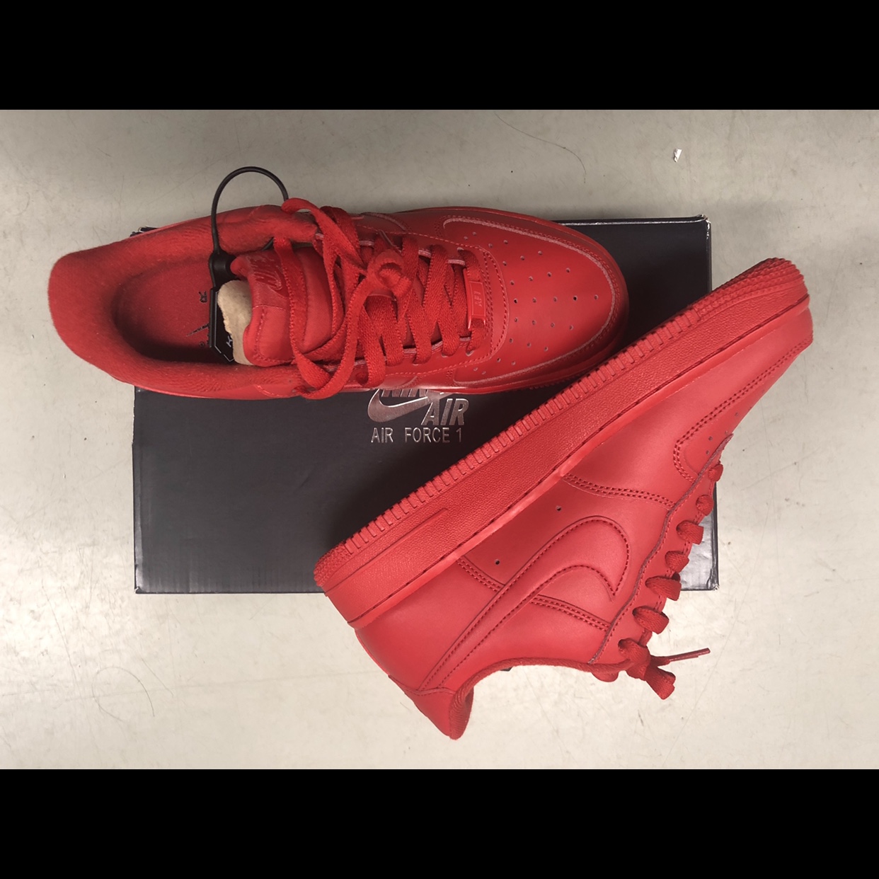 Nike Air Force 1 '07 LV8 Low 1 Triple Red 착용 스타일
