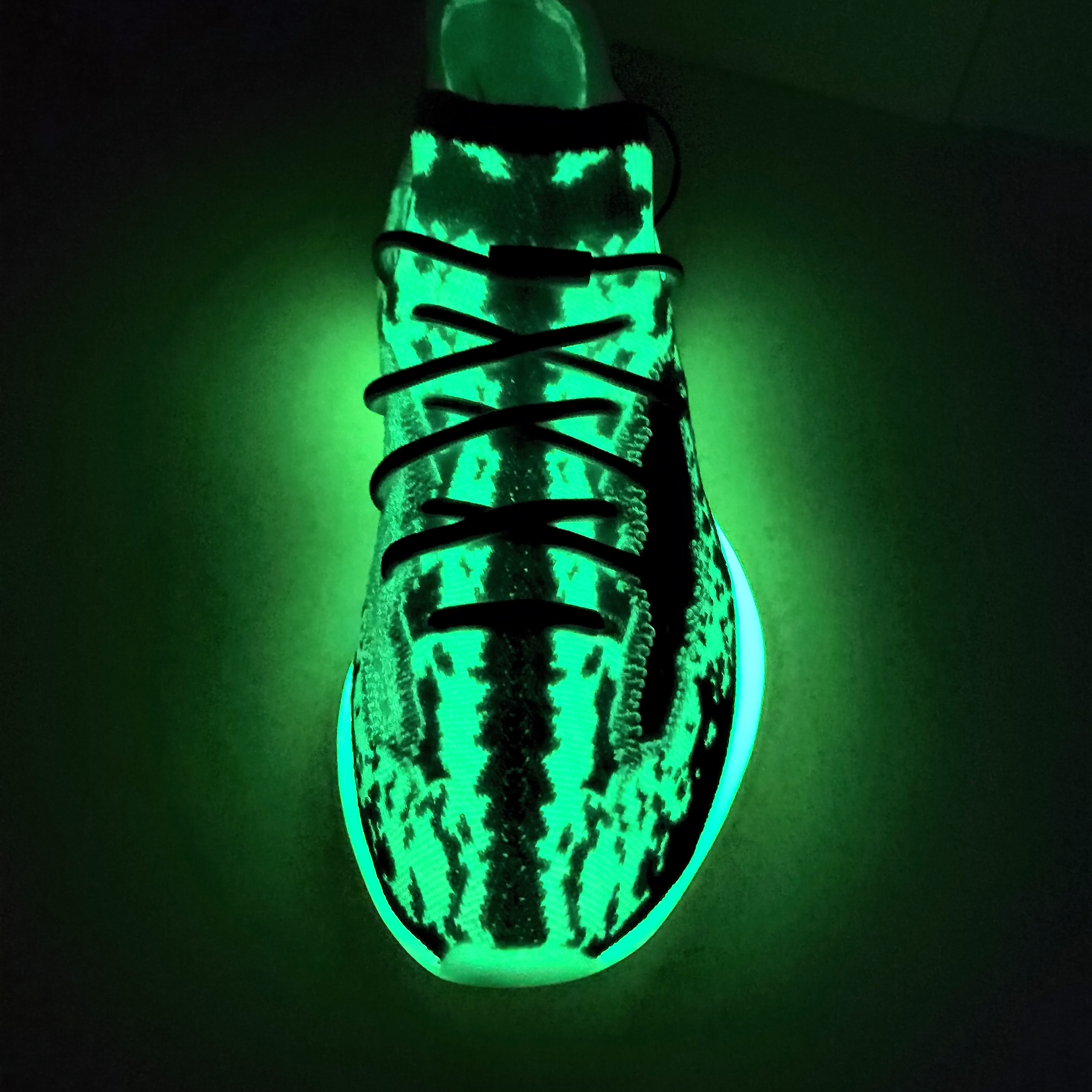 Adidas Yeezy Boost 380 Calcite Glow 착용 스타일 - 1