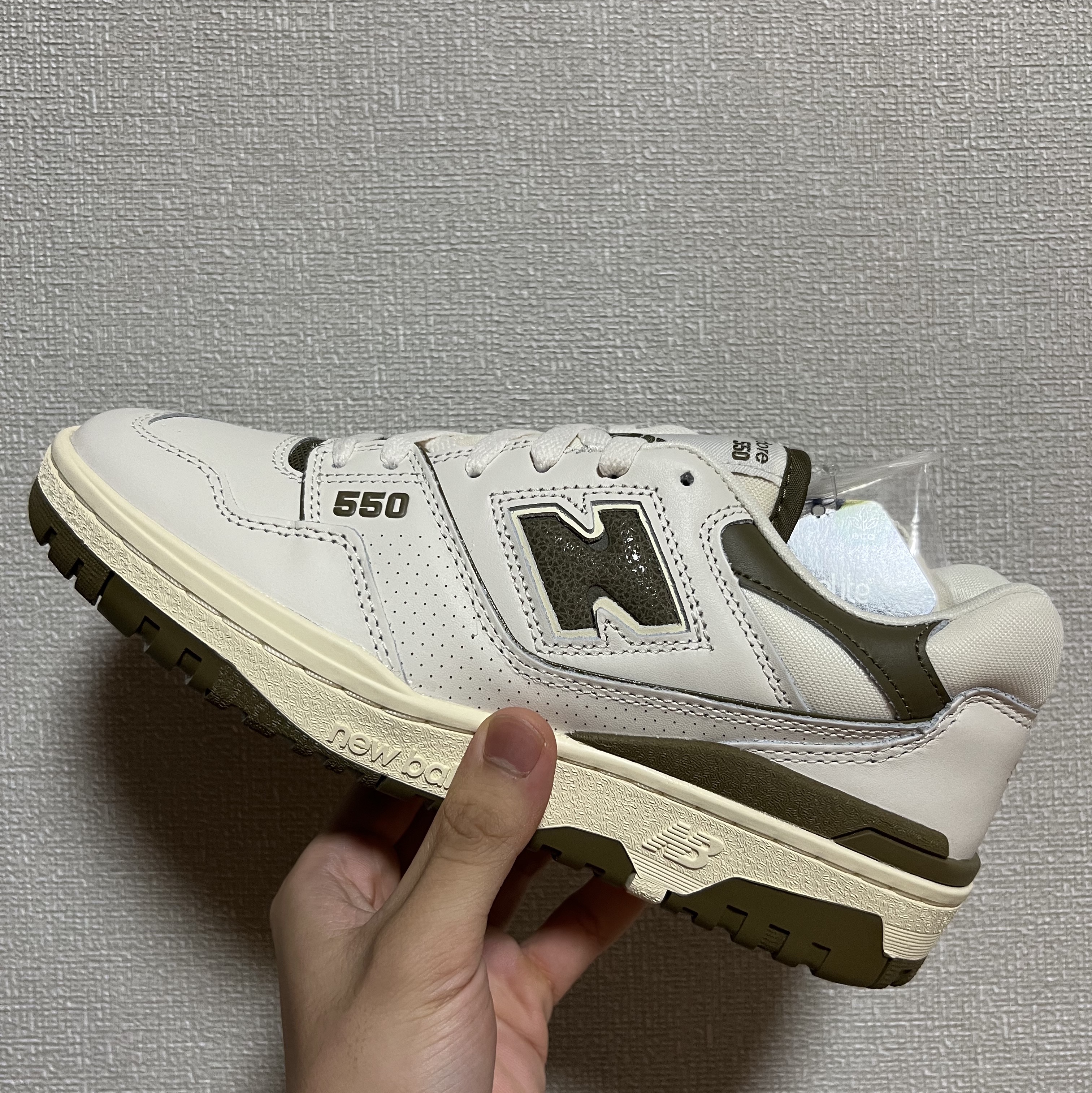 New Balance x Aime Leon Dore 550 Olive, New Balance 550 White - 2E Wide 착용 스타일 - 1