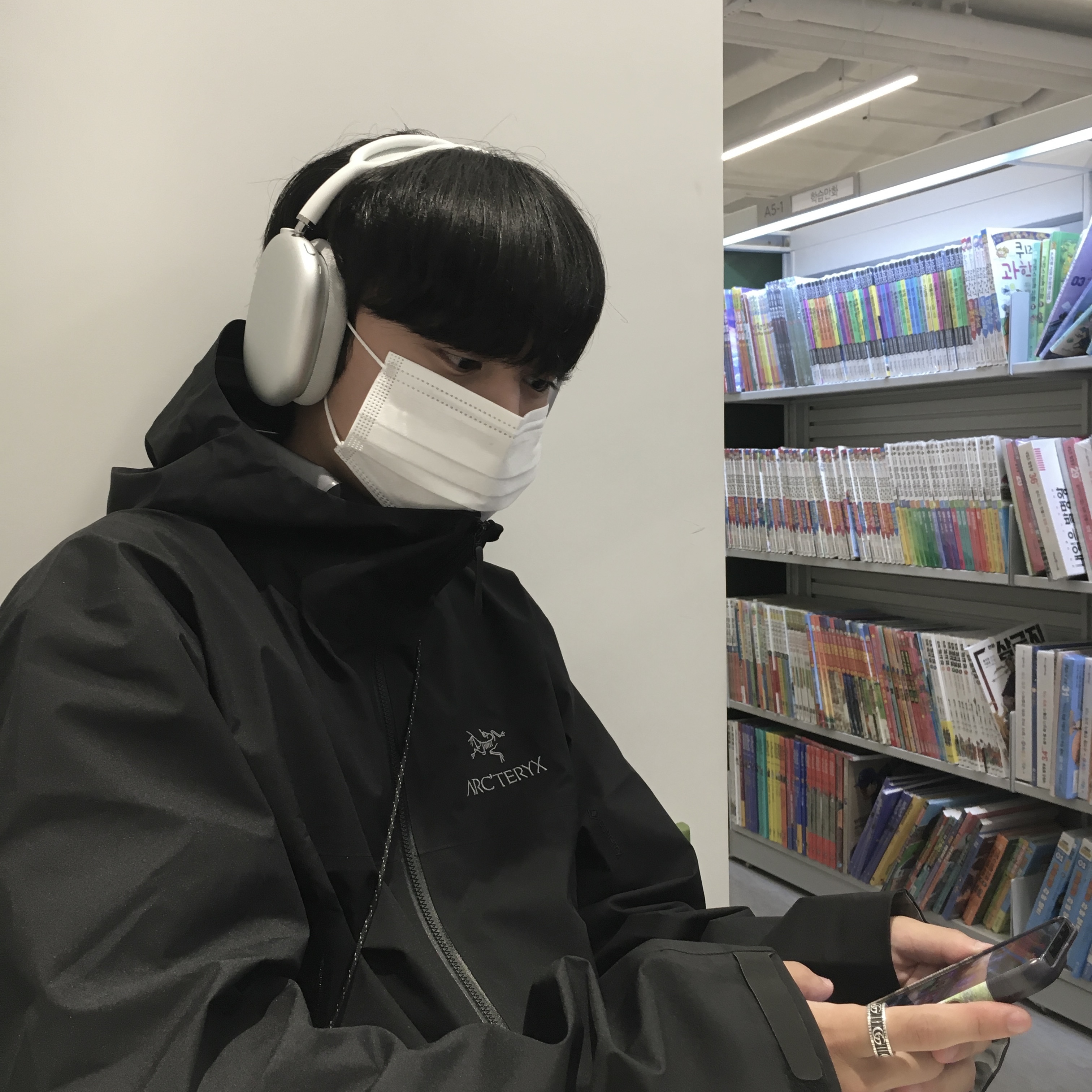 Arc'teryx Beta Jacket Black 착용 스타일 - 2